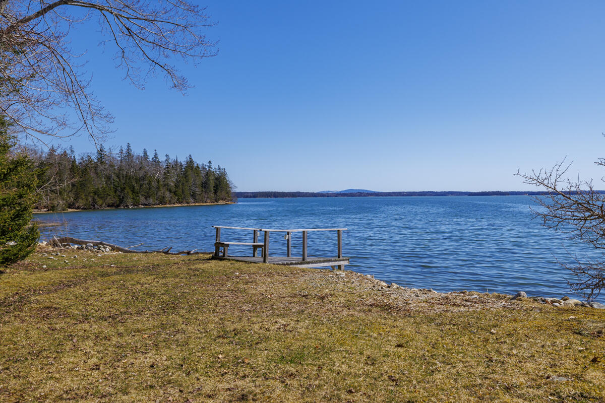 48 Oak Point Road