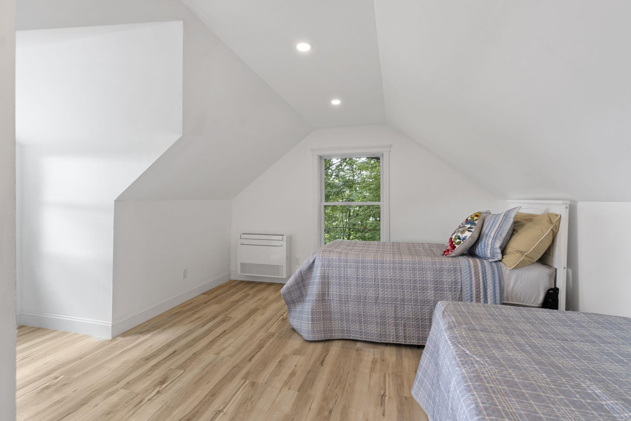 589 Roosevelt Trail
