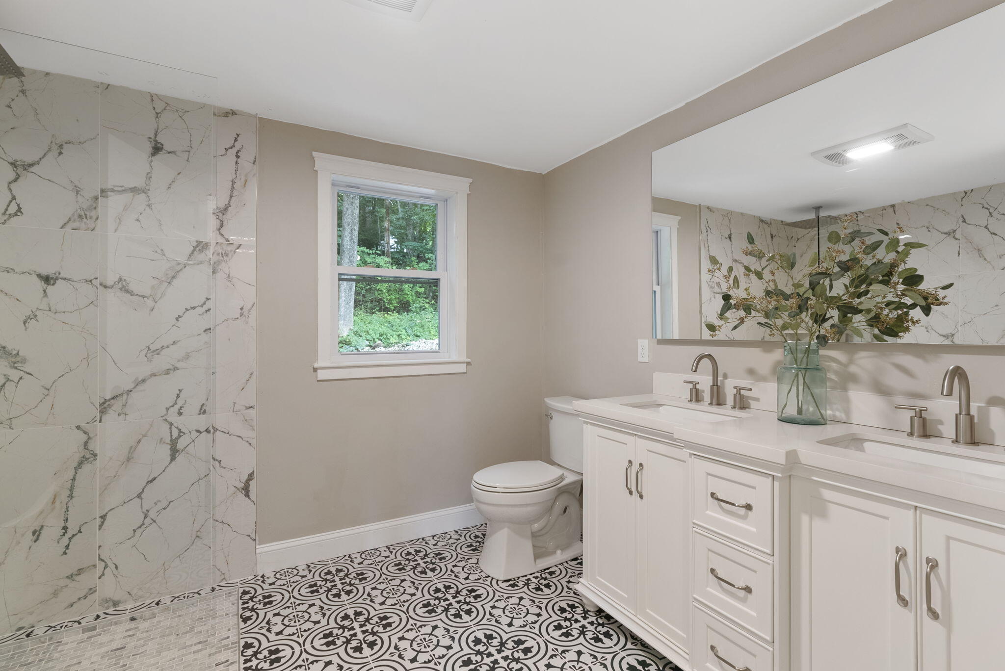 589 Roosevelt Trail