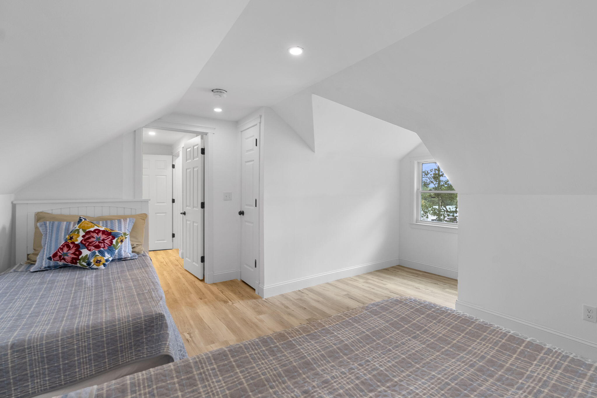 589 Roosevelt Trail