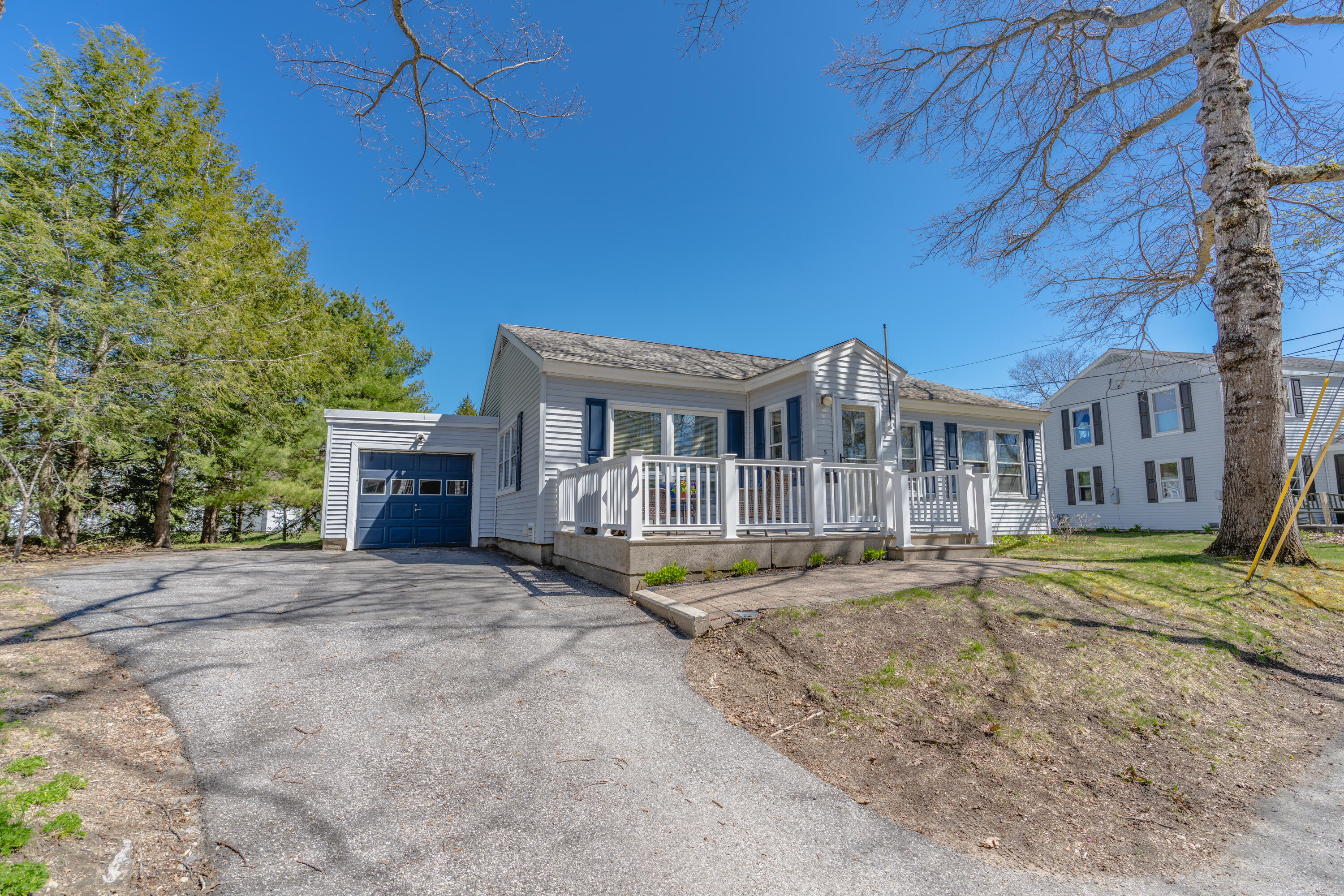 5 Moore Avenue