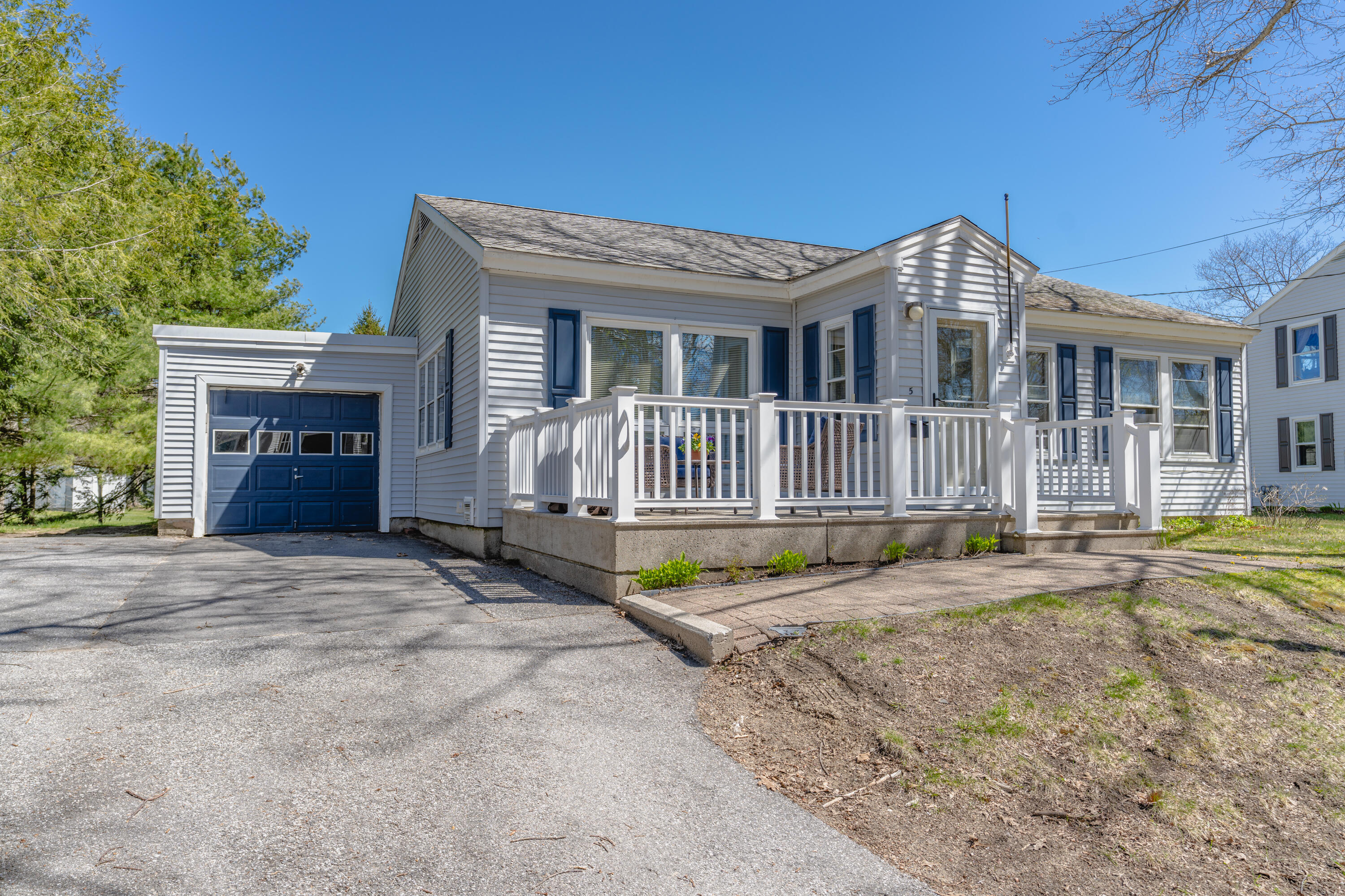 5 Moore Avenue