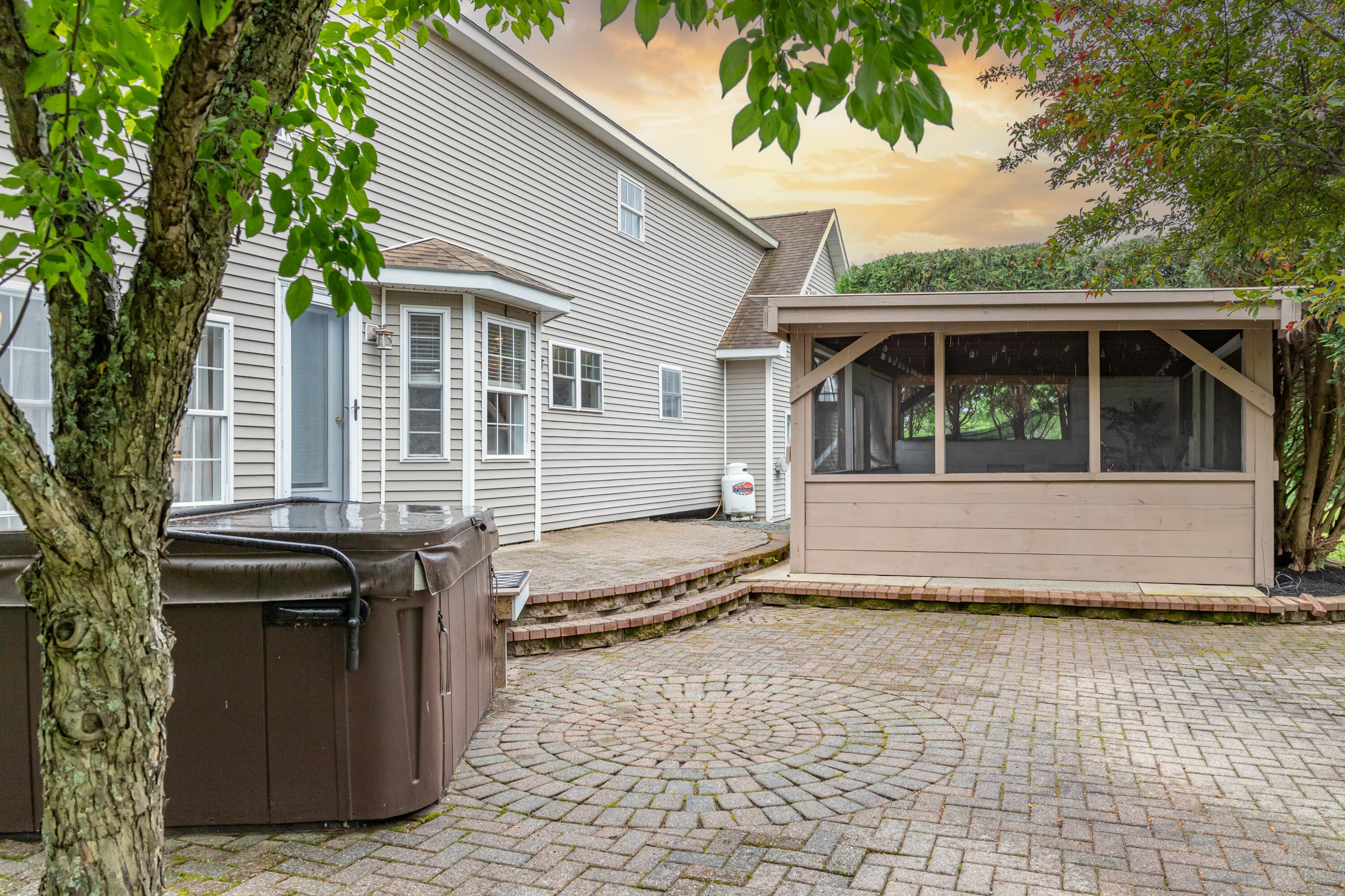 2040 School House Lane