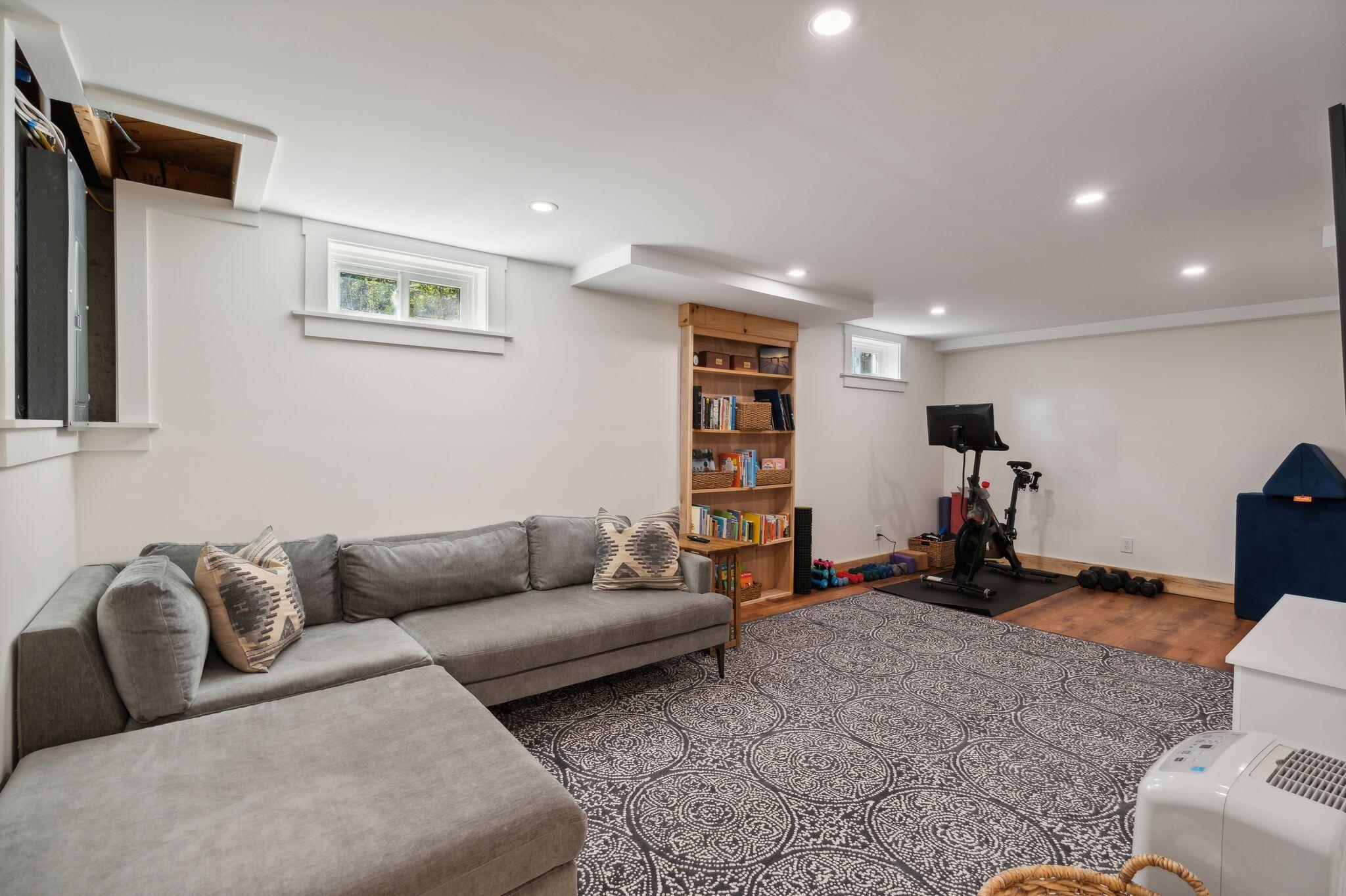 41 Meadowbrook Road