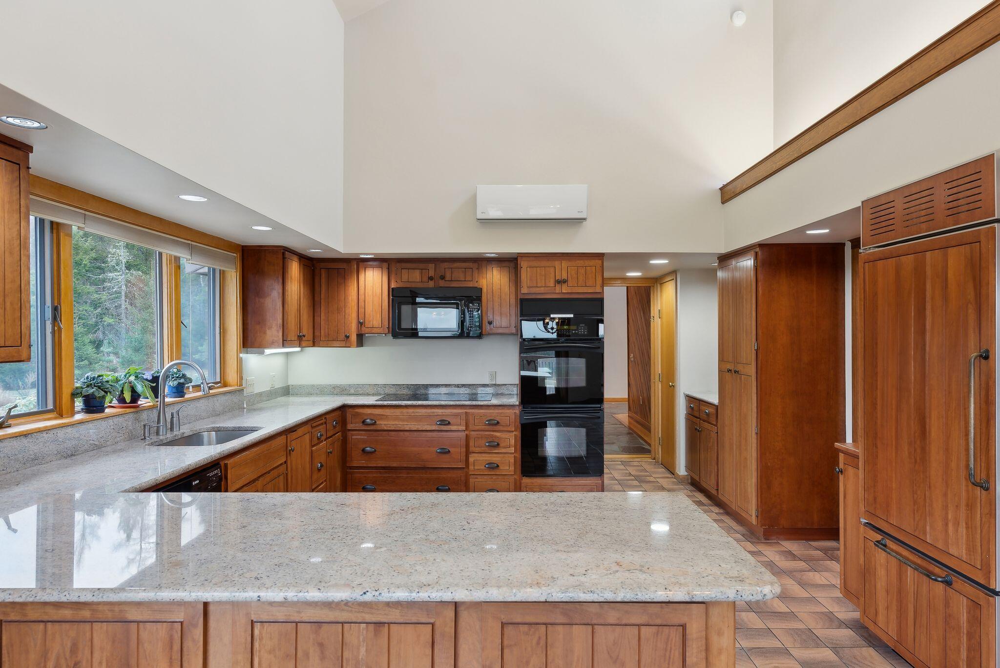 33 Hanscom Highway