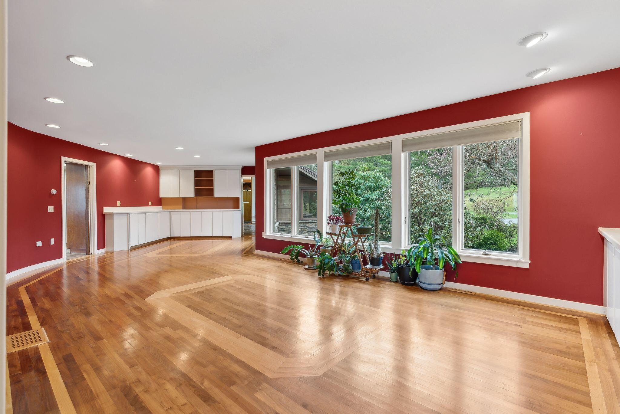 33 Hanscom Highway