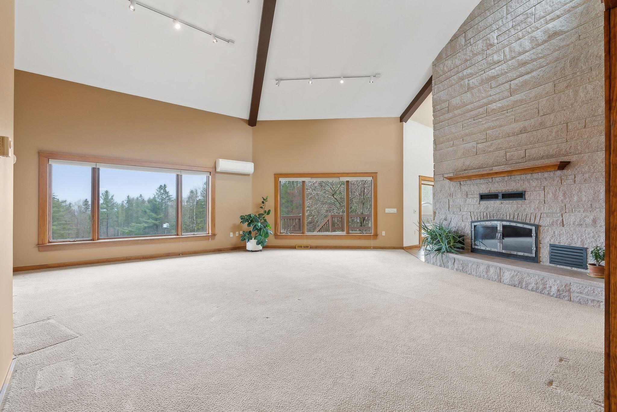 33 Hanscom Highway