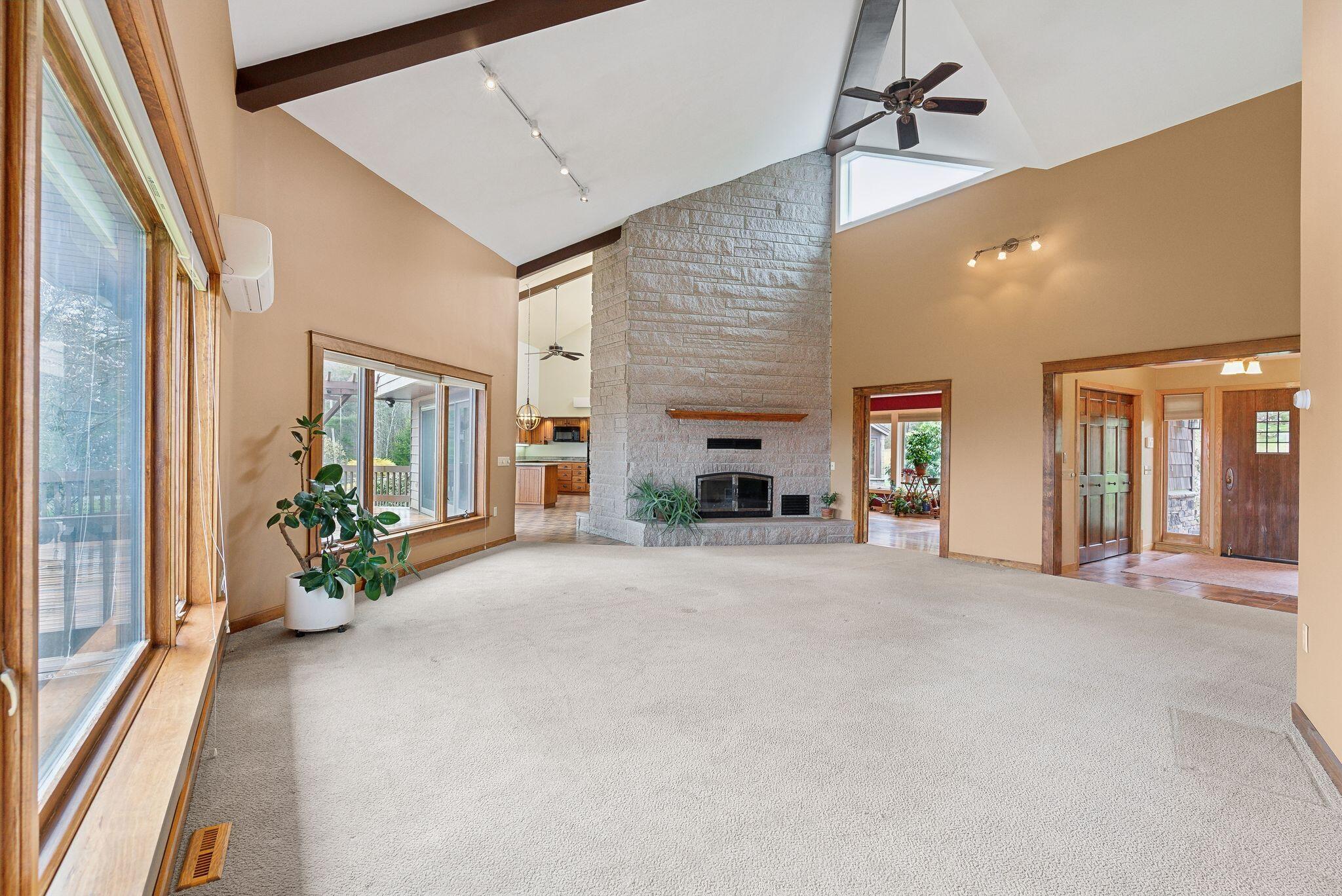 33 Hanscom Highway