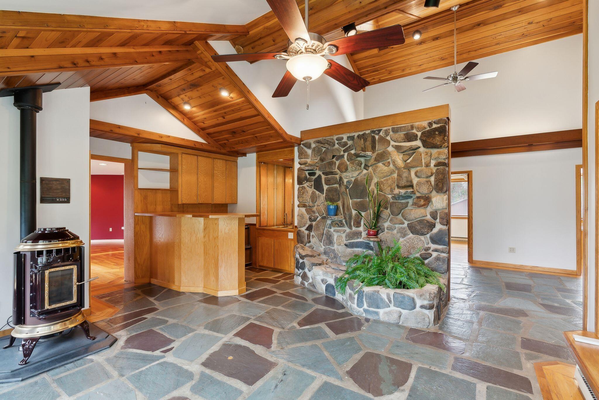33 Hanscom Highway