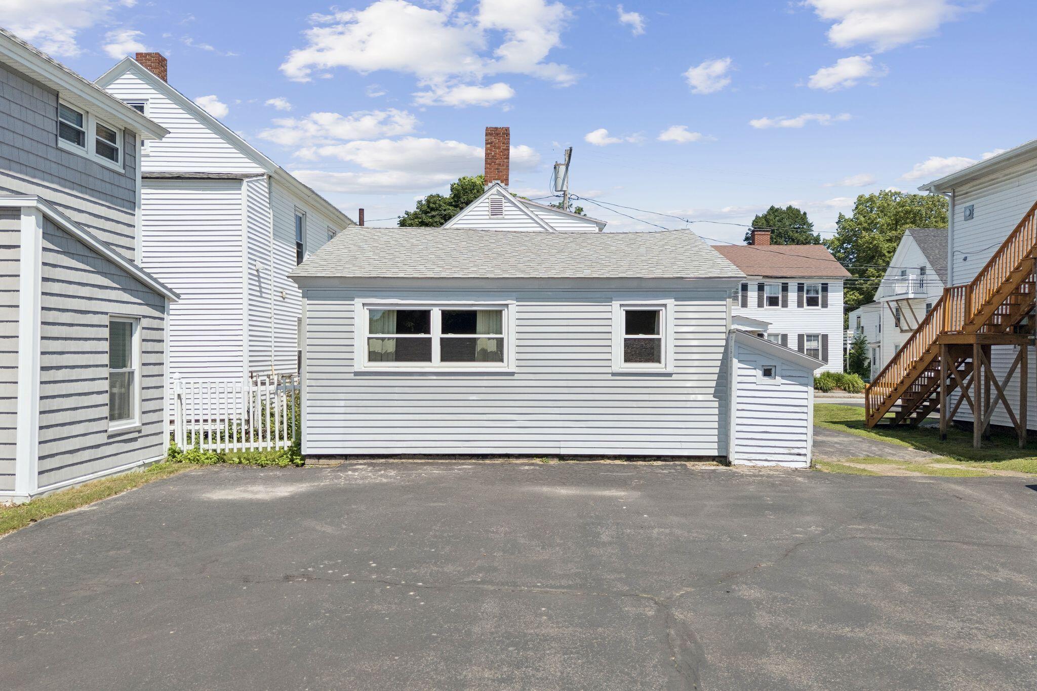 16 Dunlap Street