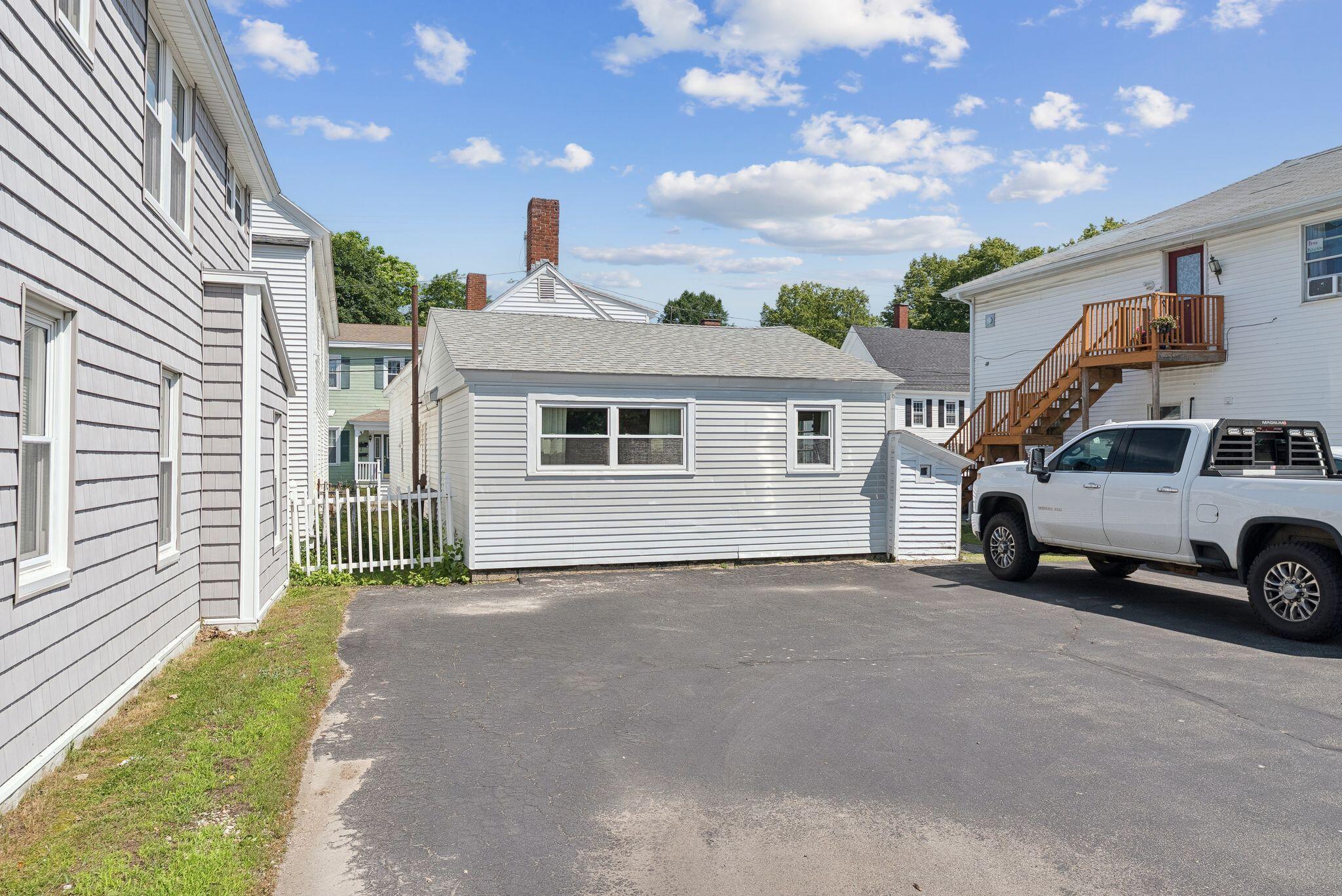 16 Dunlap Street