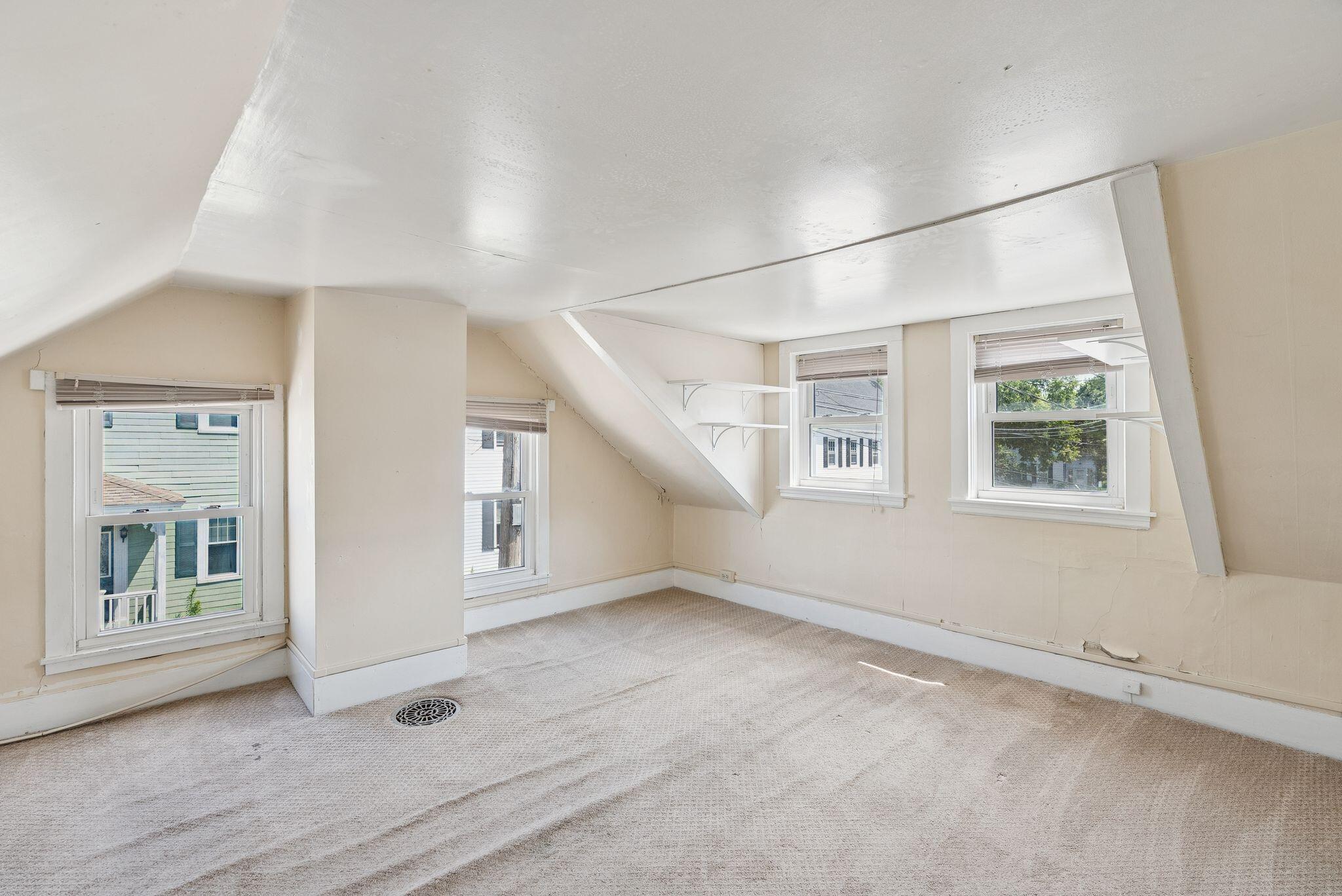 16 Dunlap Street
