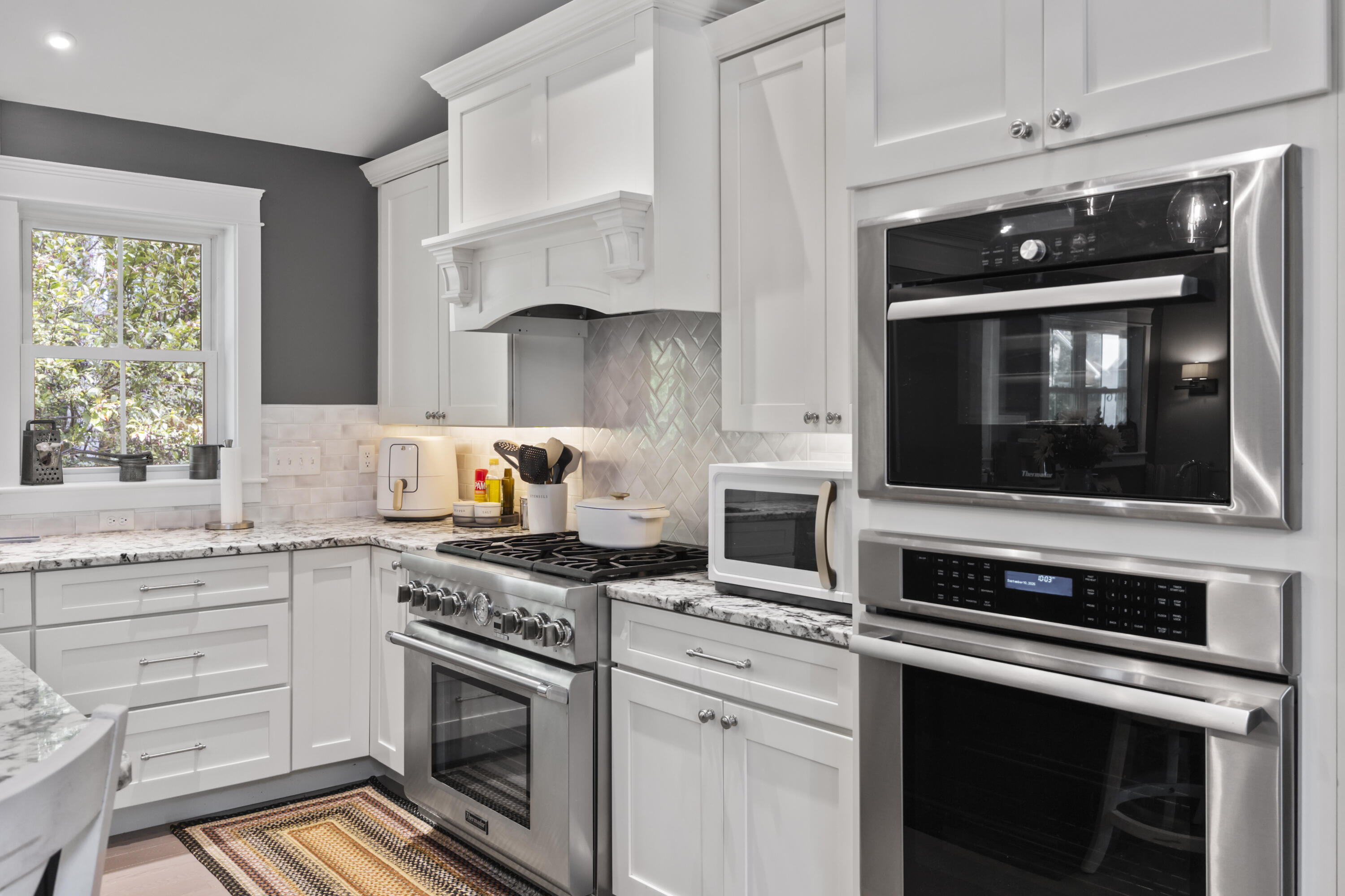16 Meadowood Drive