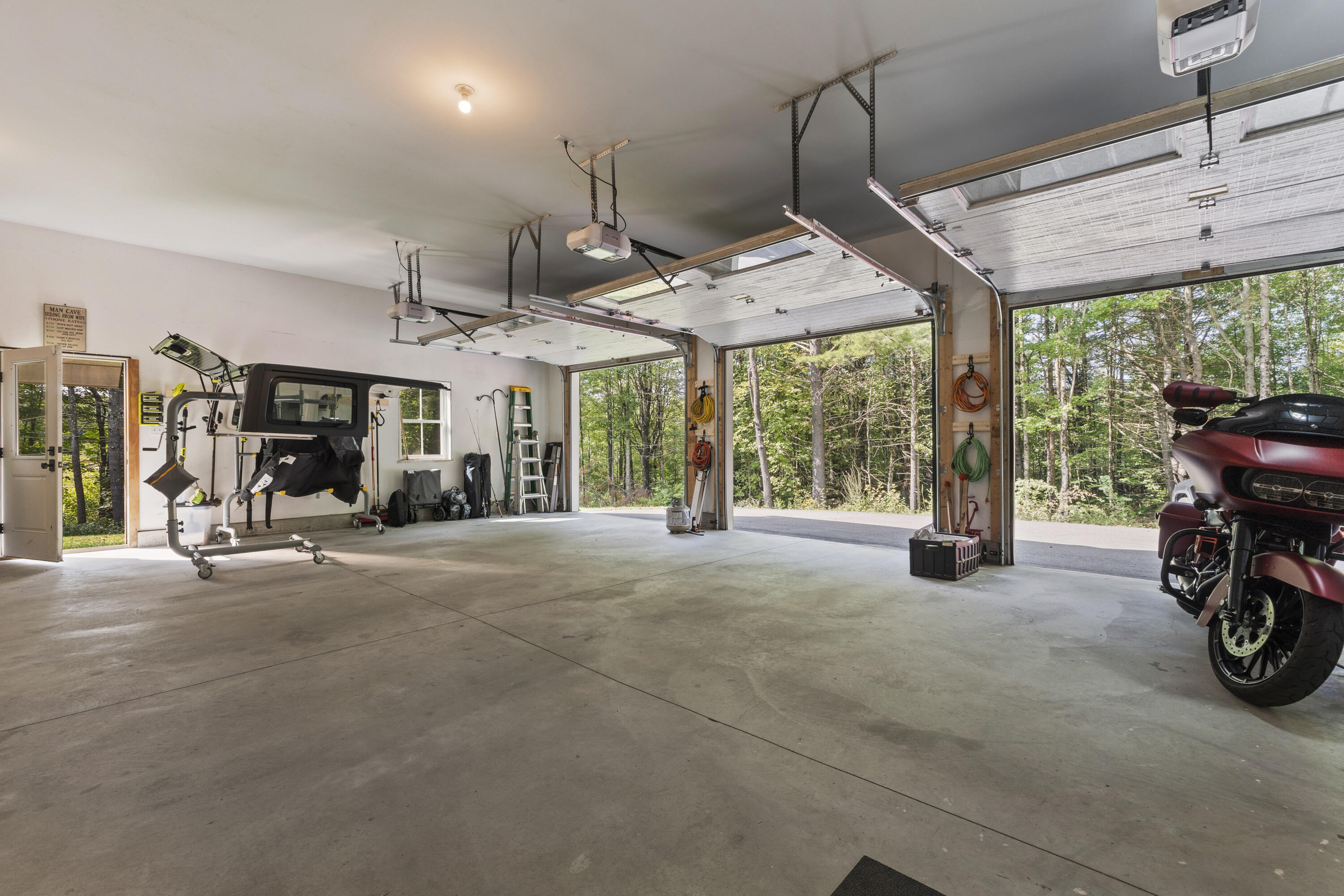 16 Meadowood Drive