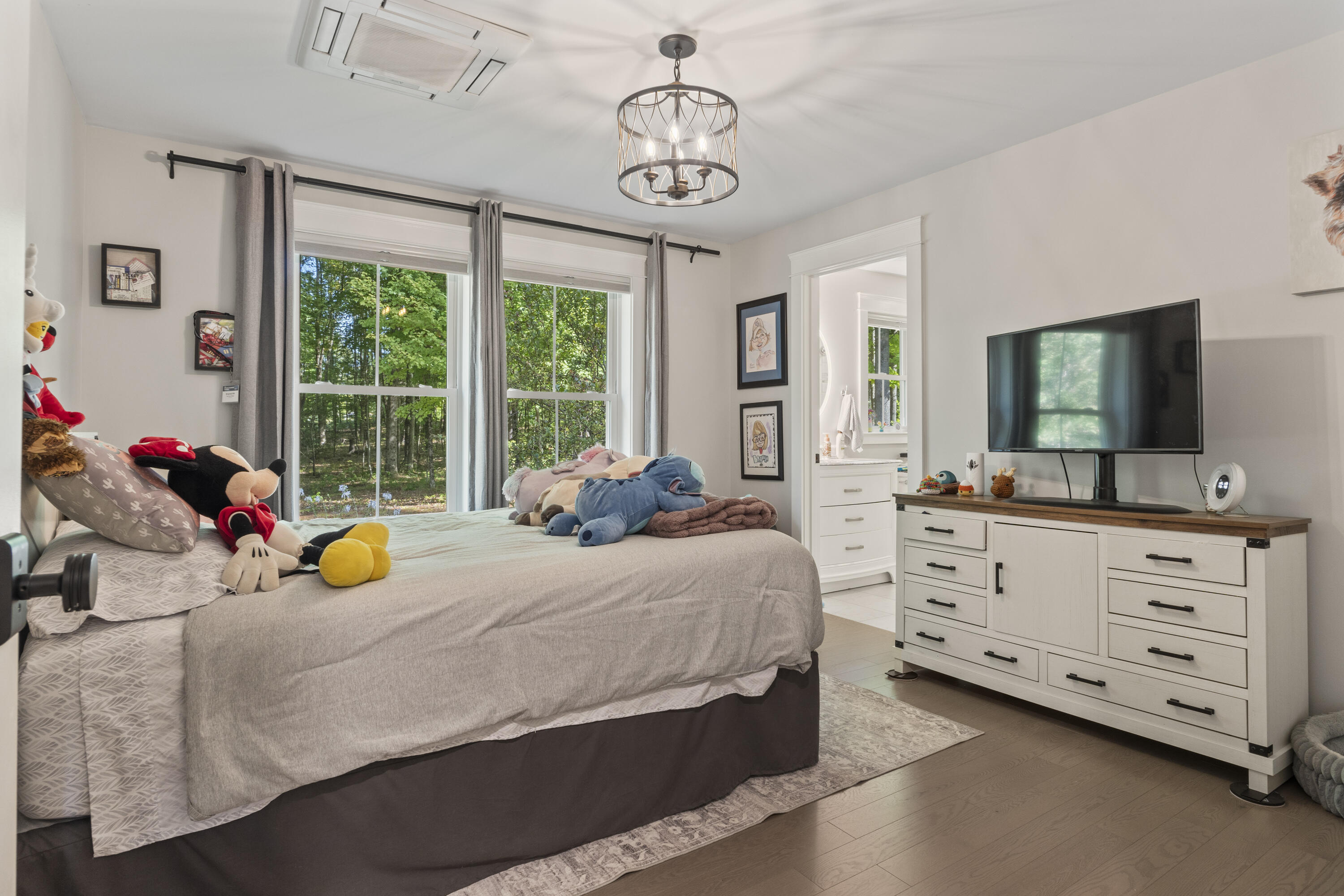 16 Meadowood Drive