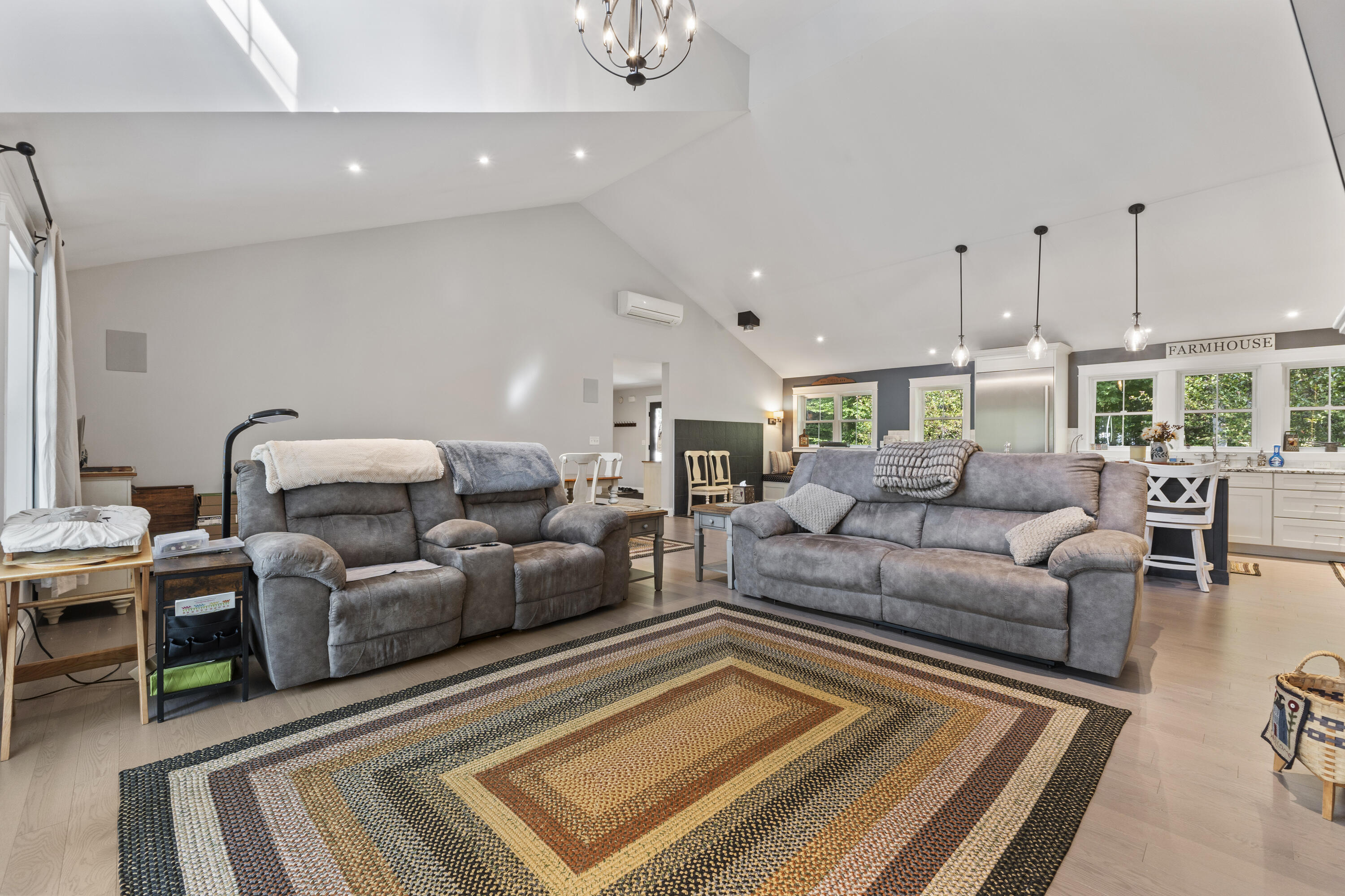 16 Meadowood Drive
