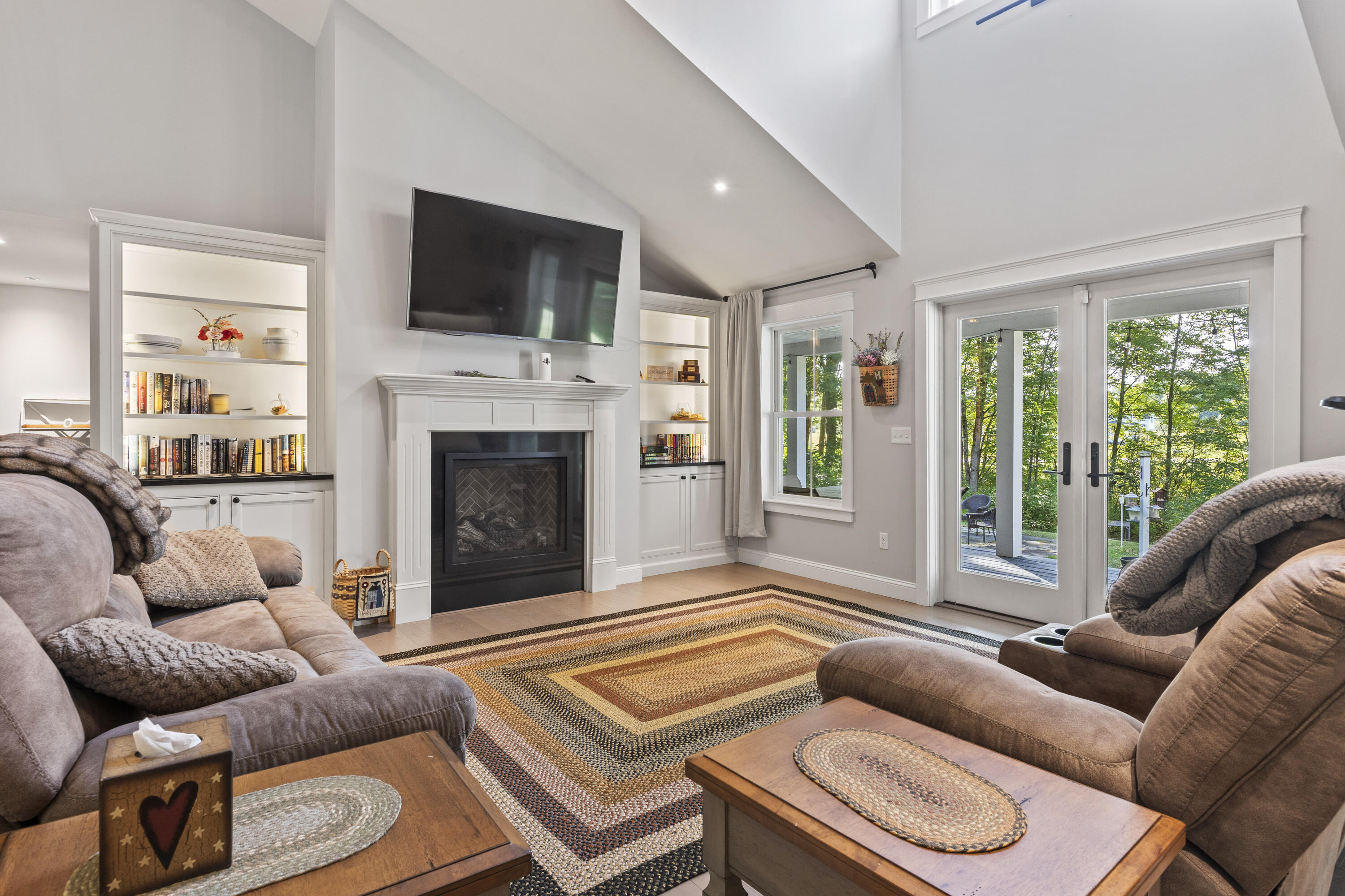 16 Meadowood Drive