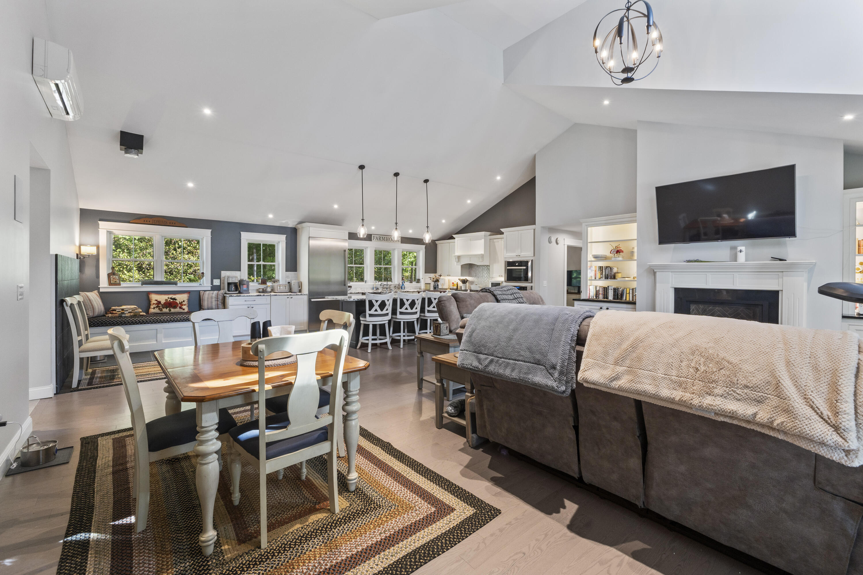 16 Meadowood Drive