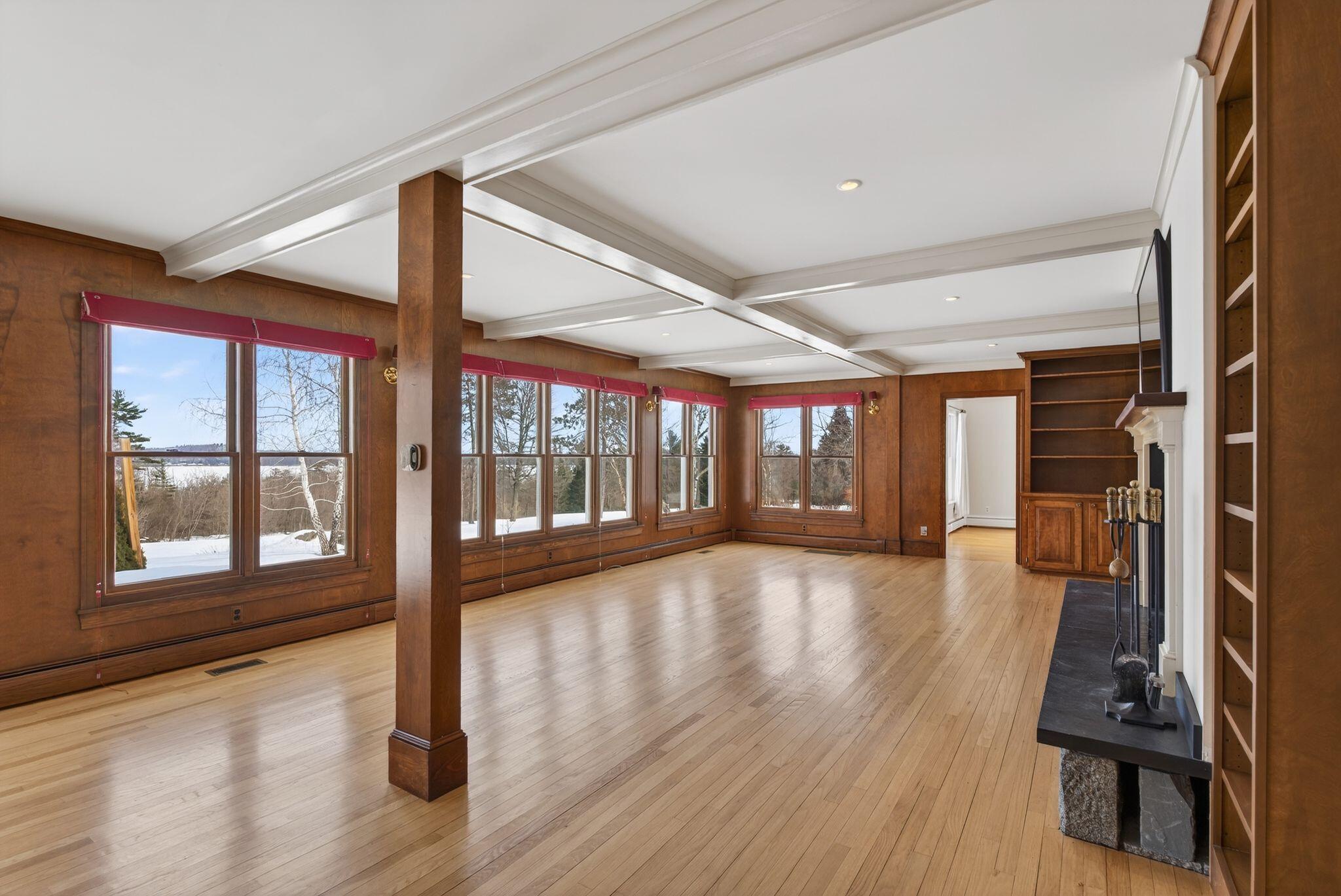 525 W Auburn Road