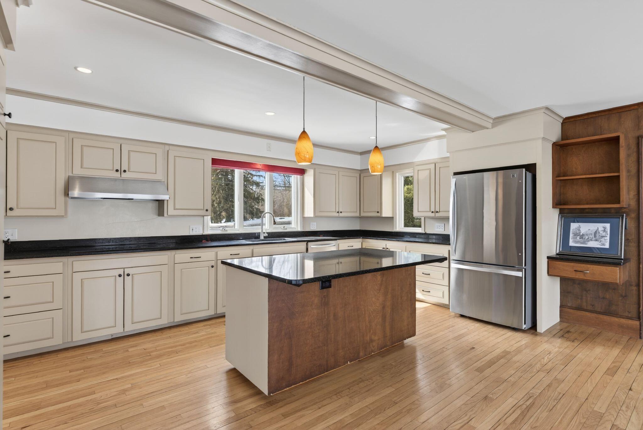 525 W Auburn Road
