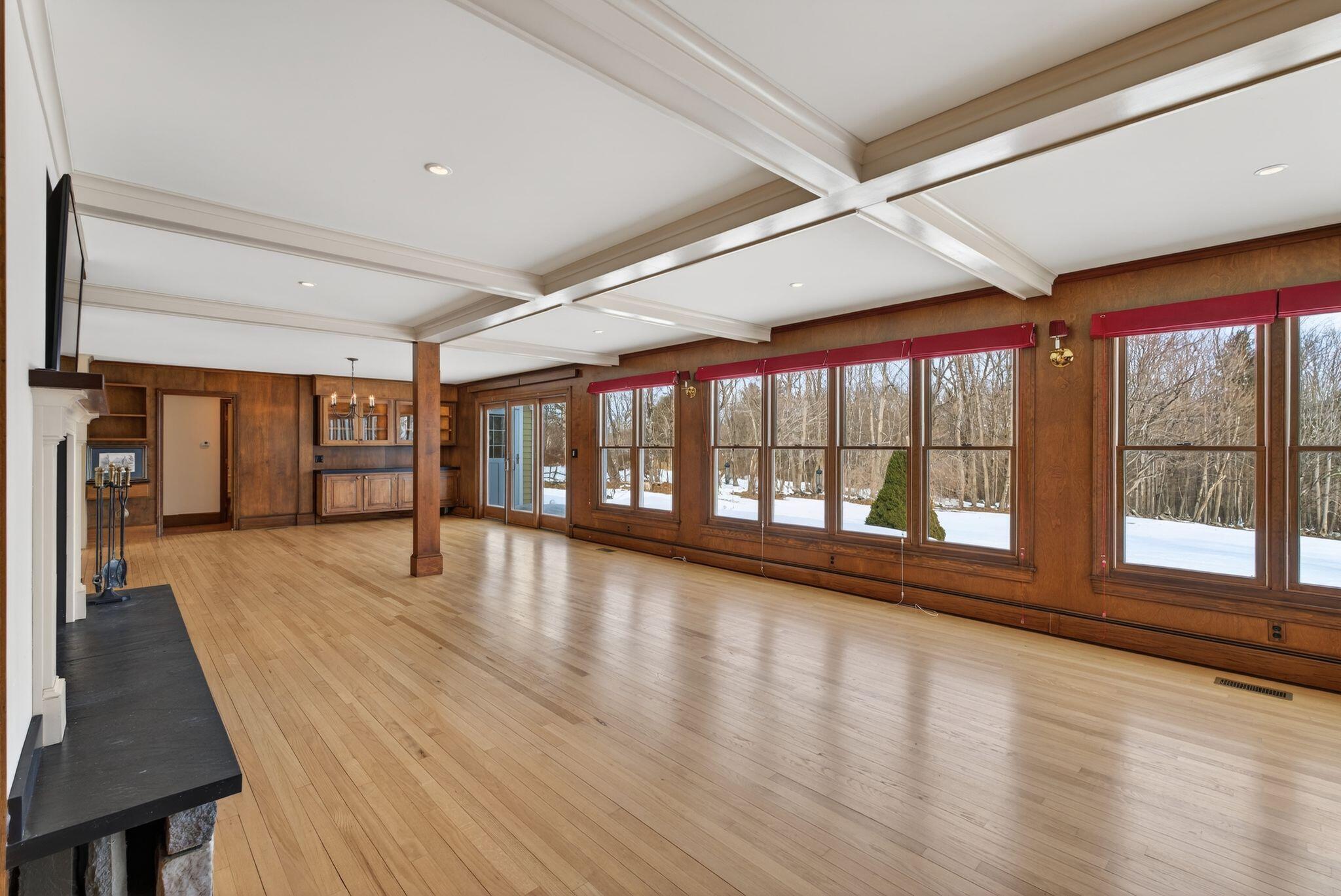 525 W Auburn Road