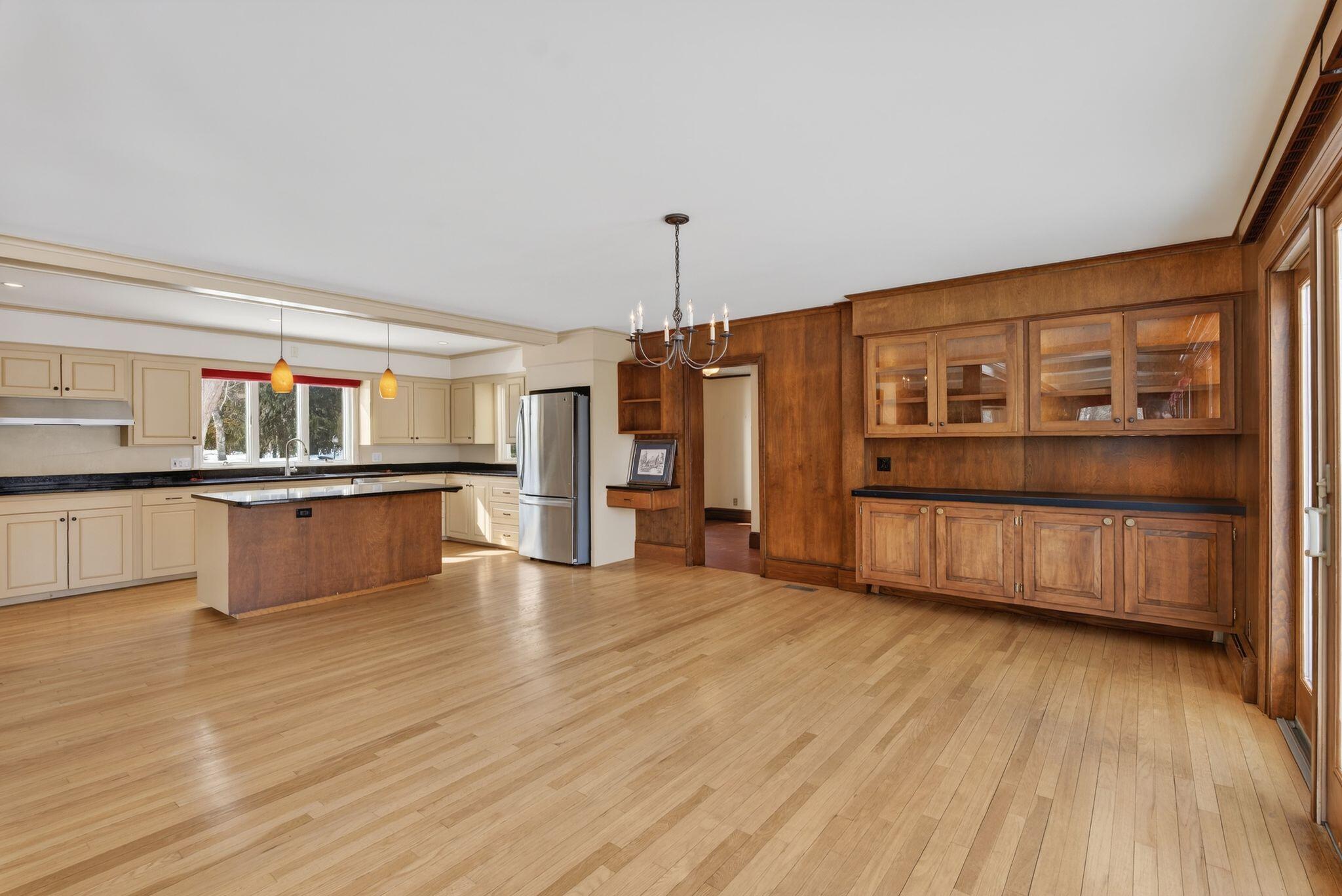 525 W Auburn Road