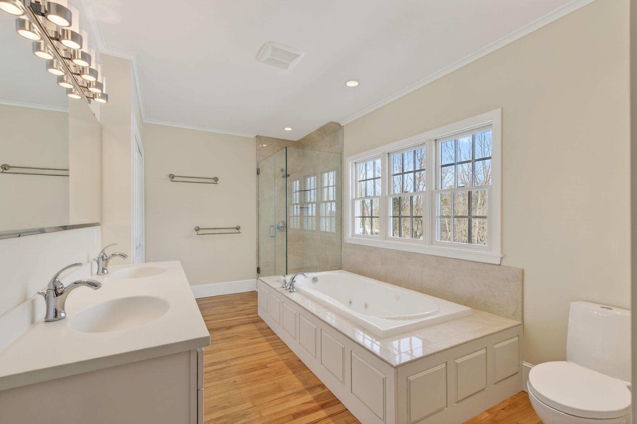 525 W Auburn Road