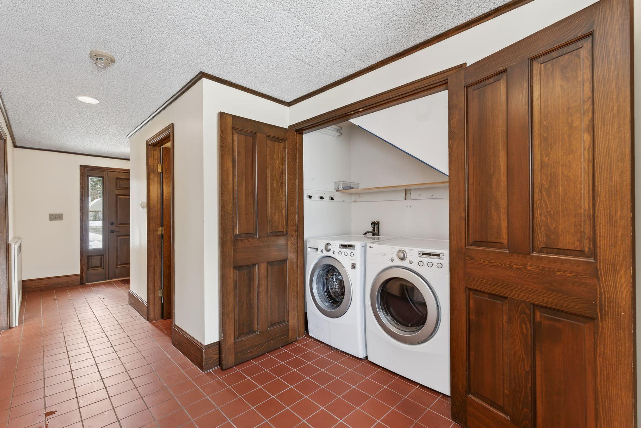 525 W Auburn Road