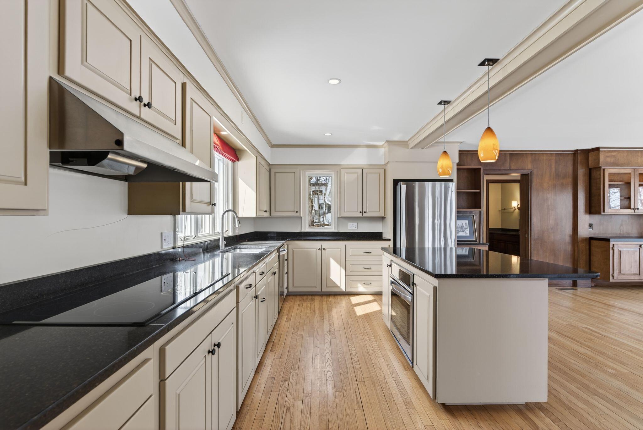 525 W Auburn Road