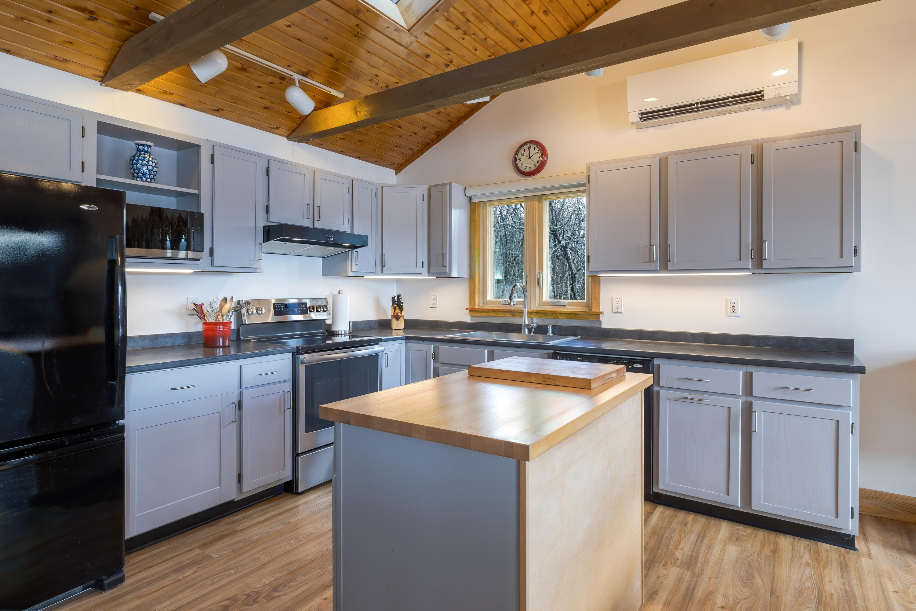27 Town Landing Road