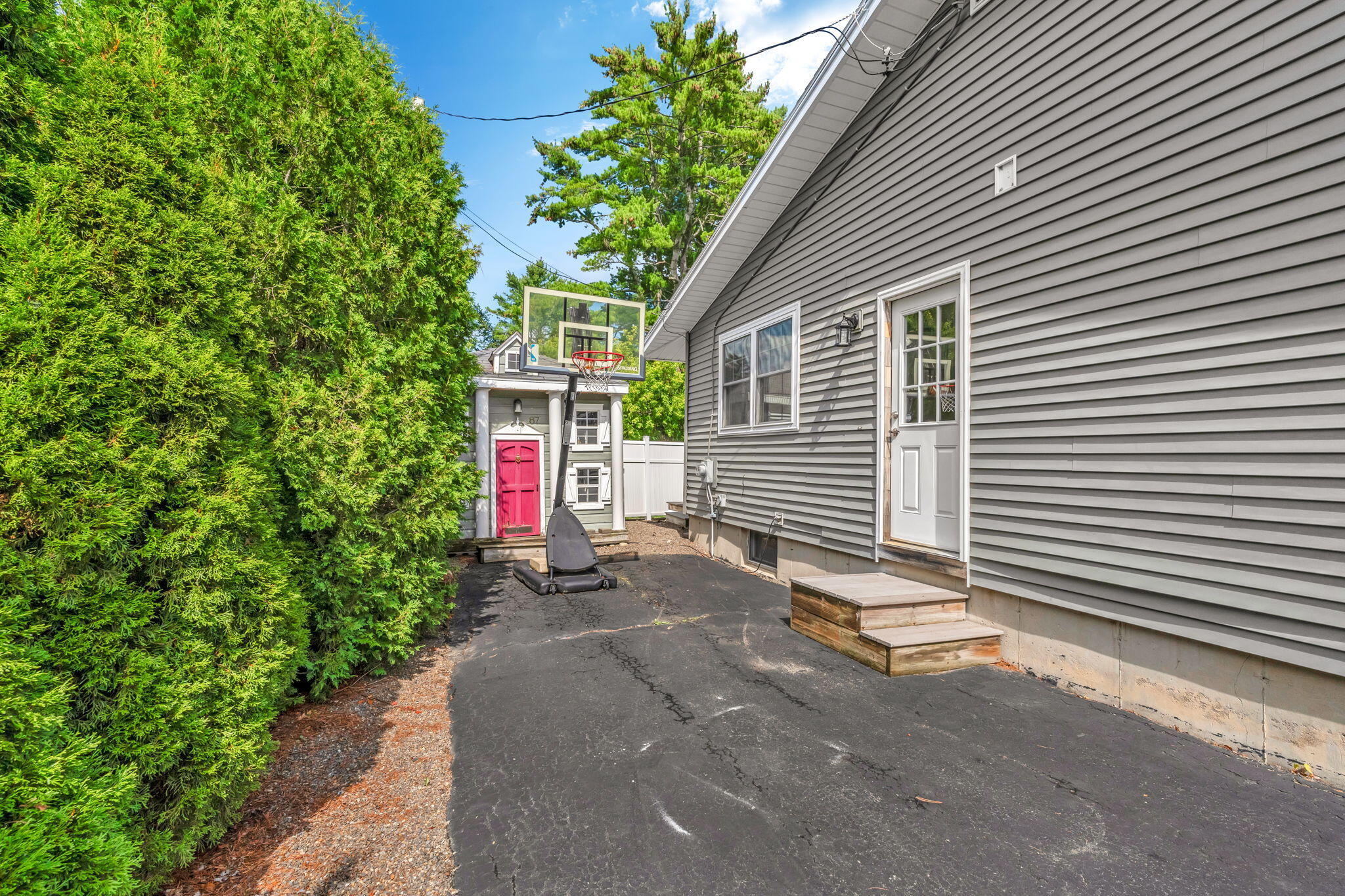 87 Perkins Avenue