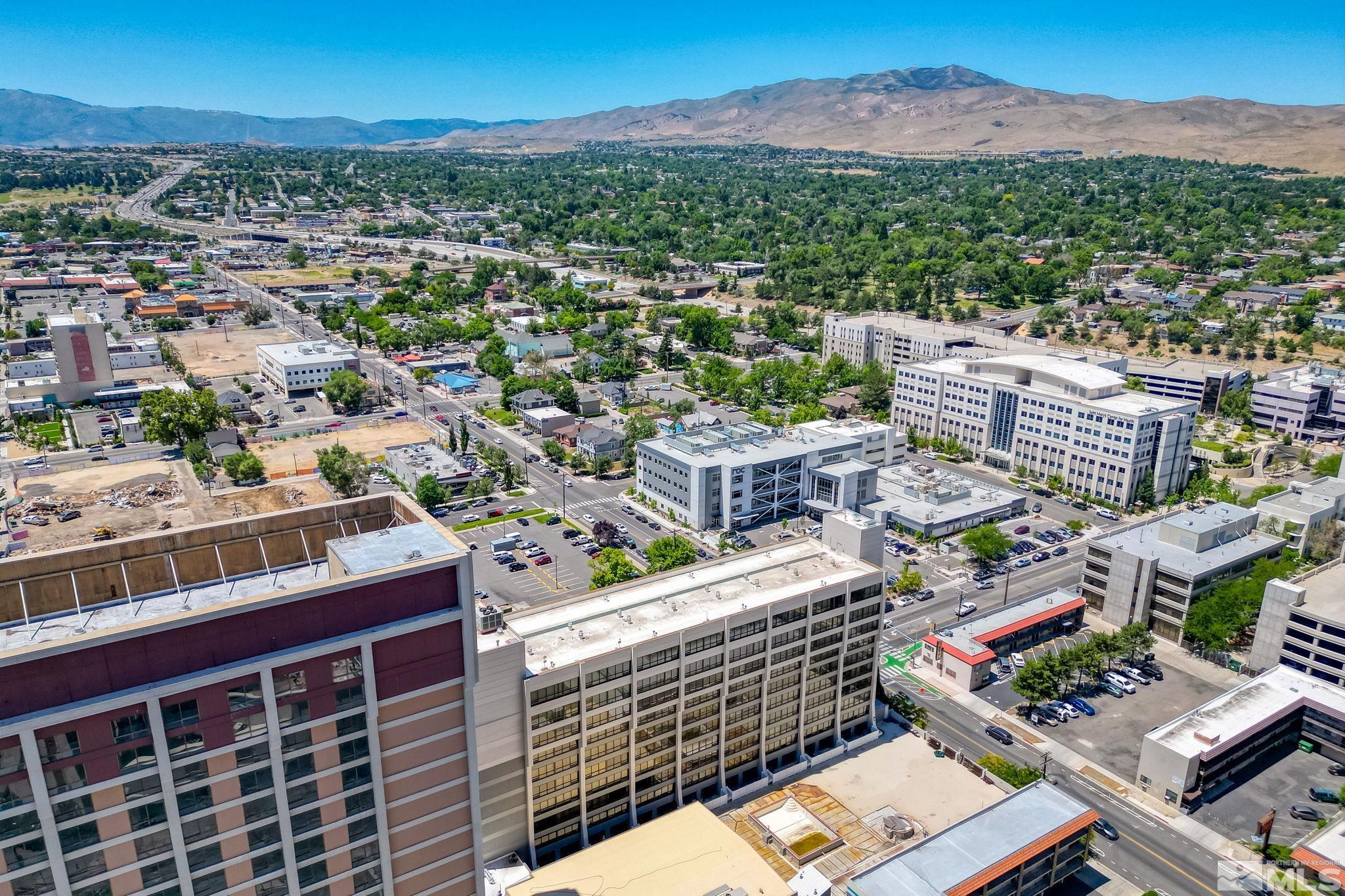 450 N Arlington Avenue, 902