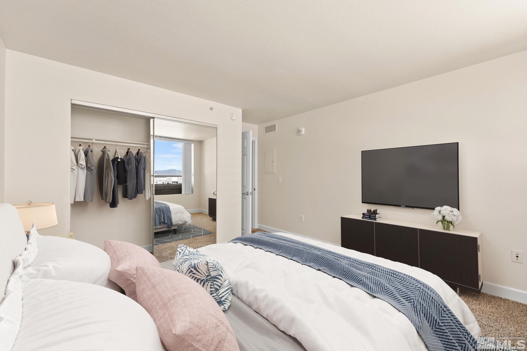 450 N Arlington Avenue, 902