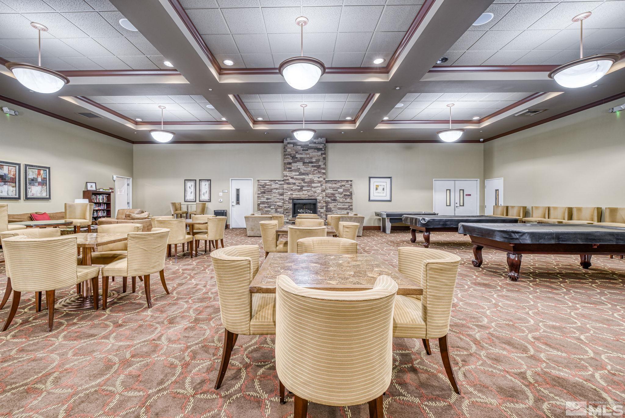 450 N Arlington Avenue, 902