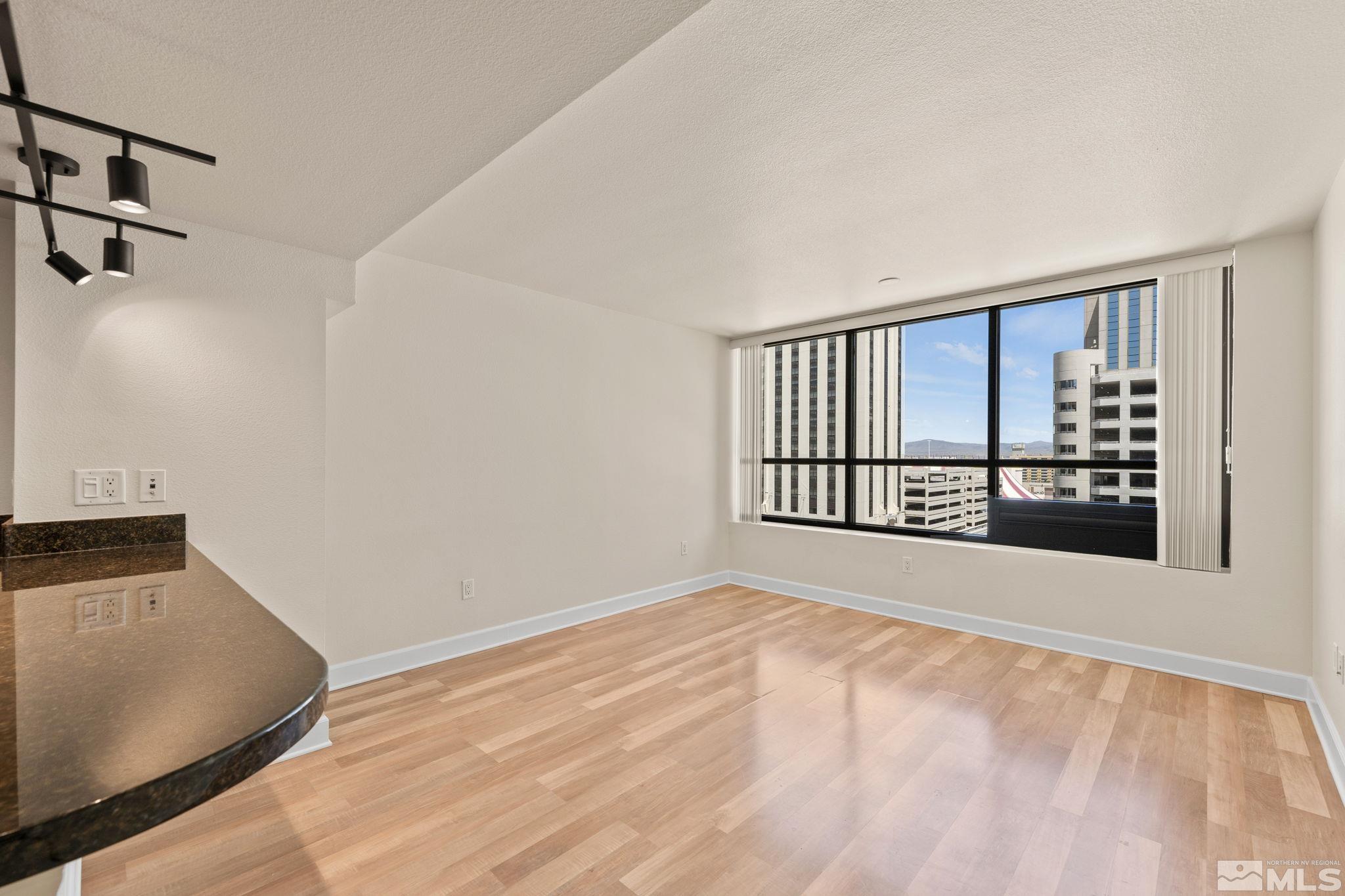 450 N Arlington Avenue, 902