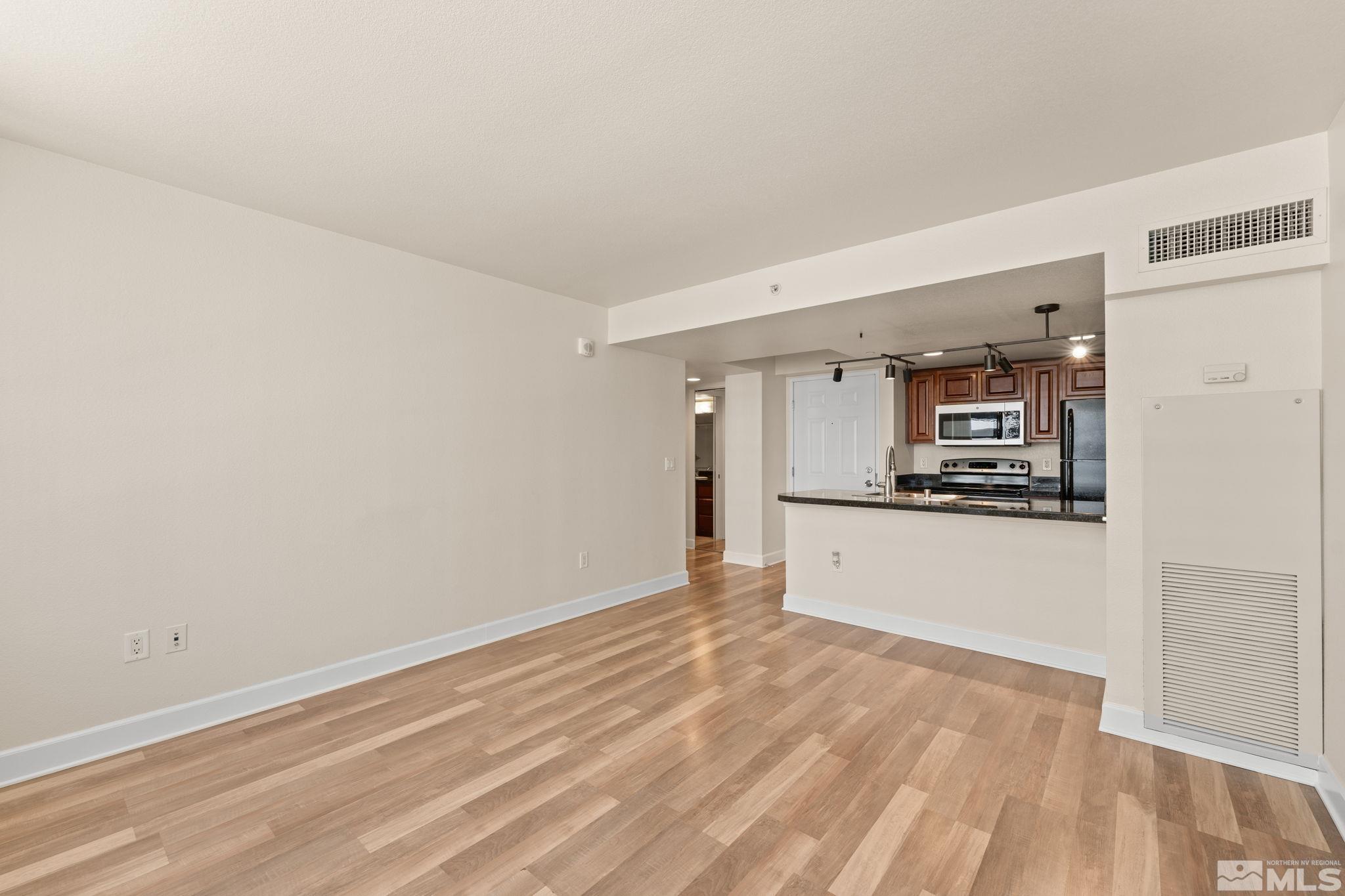 450 N Arlington Avenue, 902