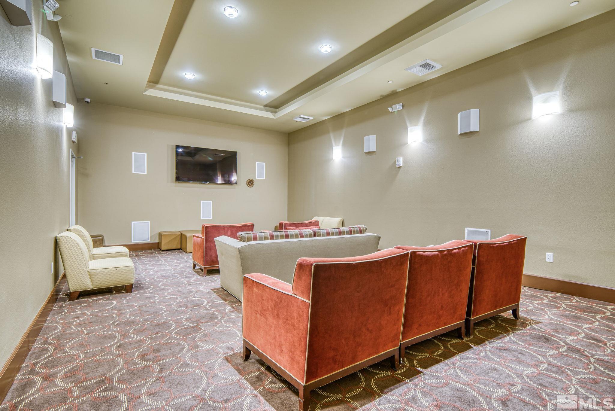 450 N Arlington Avenue, 902