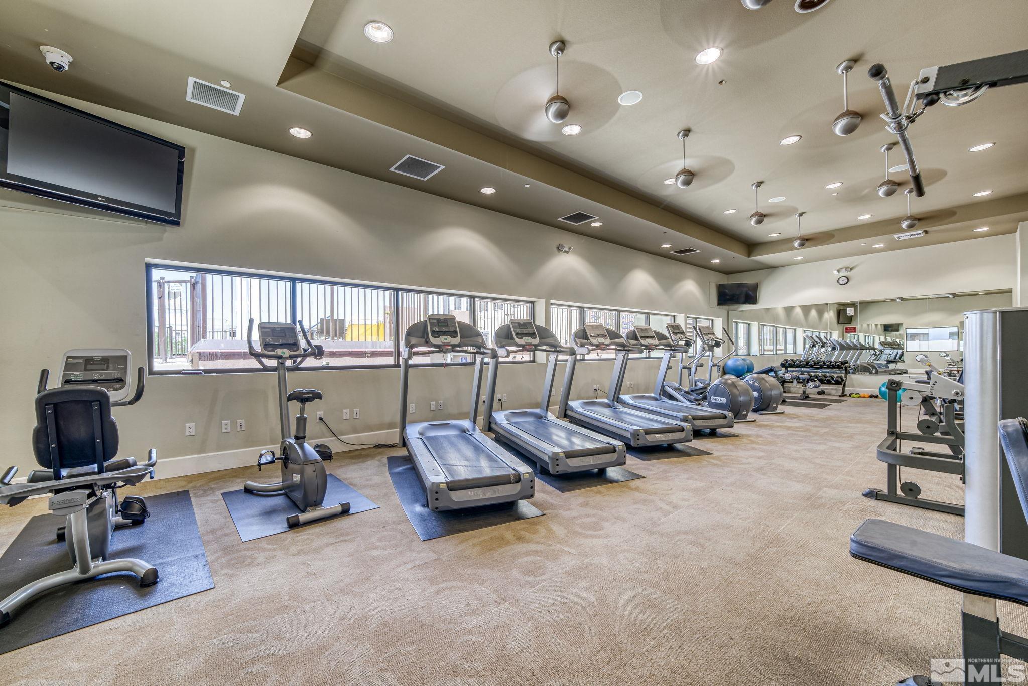 450 N Arlington Avenue, 902