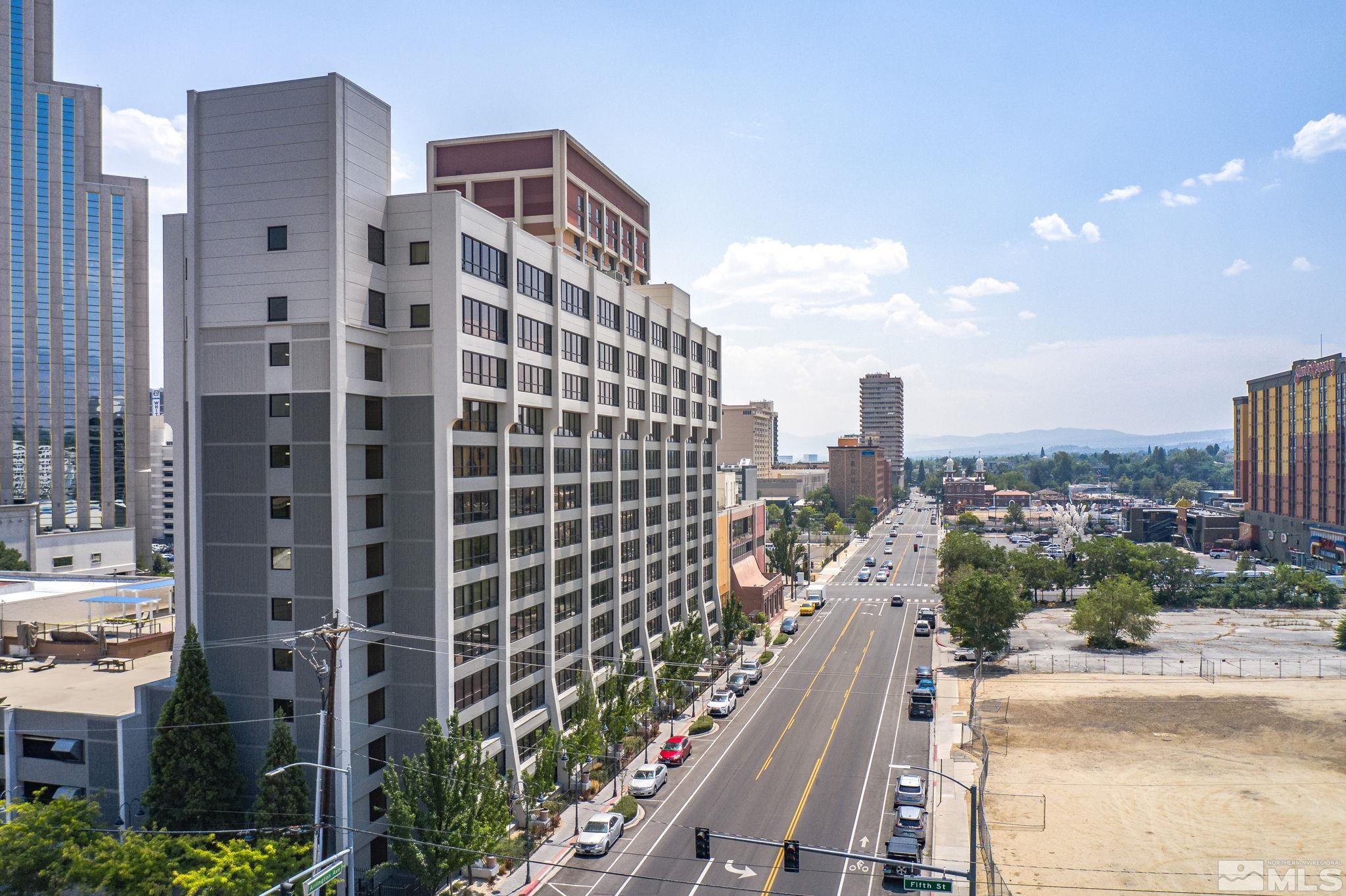 450 N Arlington Avenue, 902