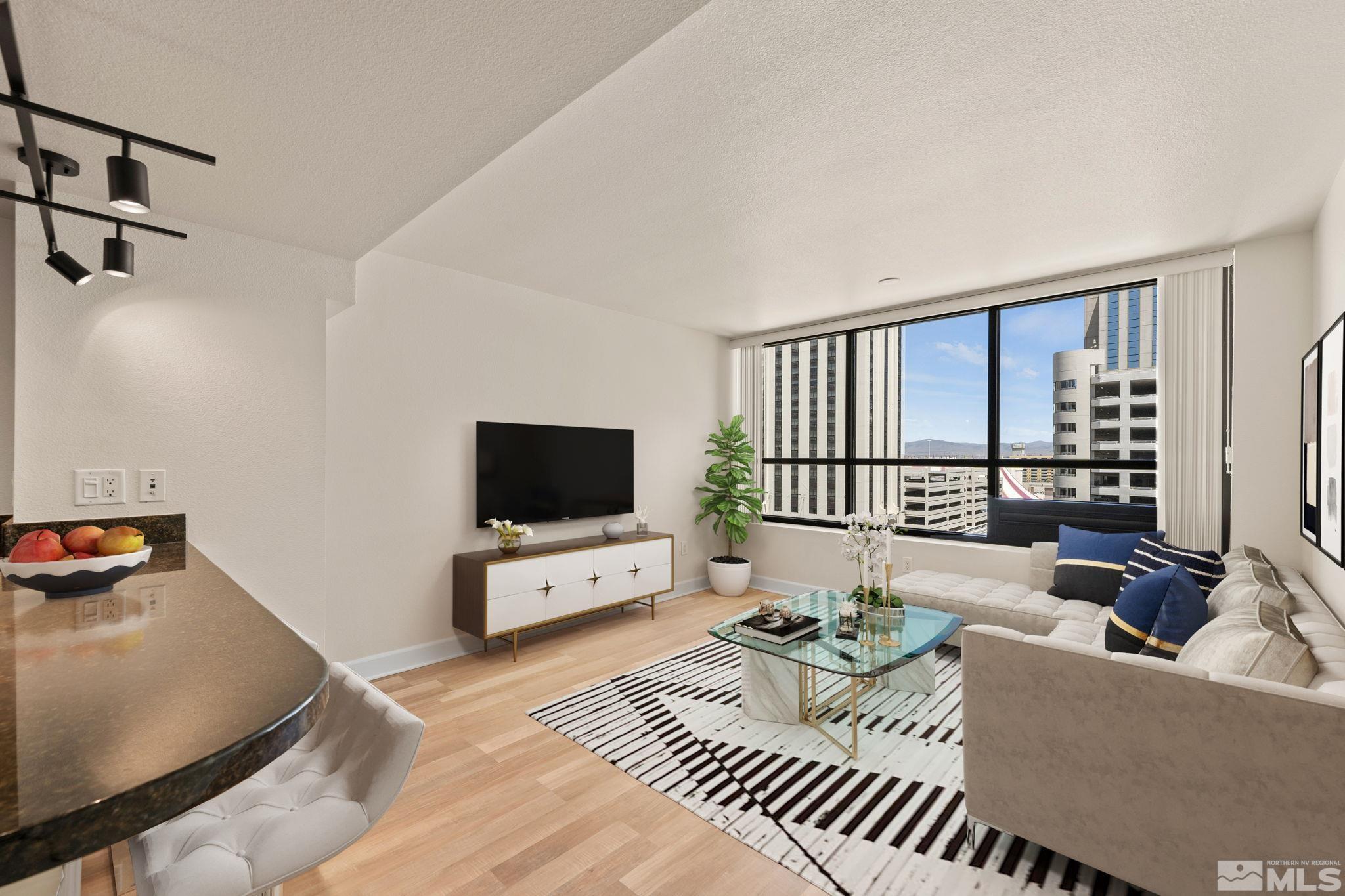 450 N Arlington Avenue, 902