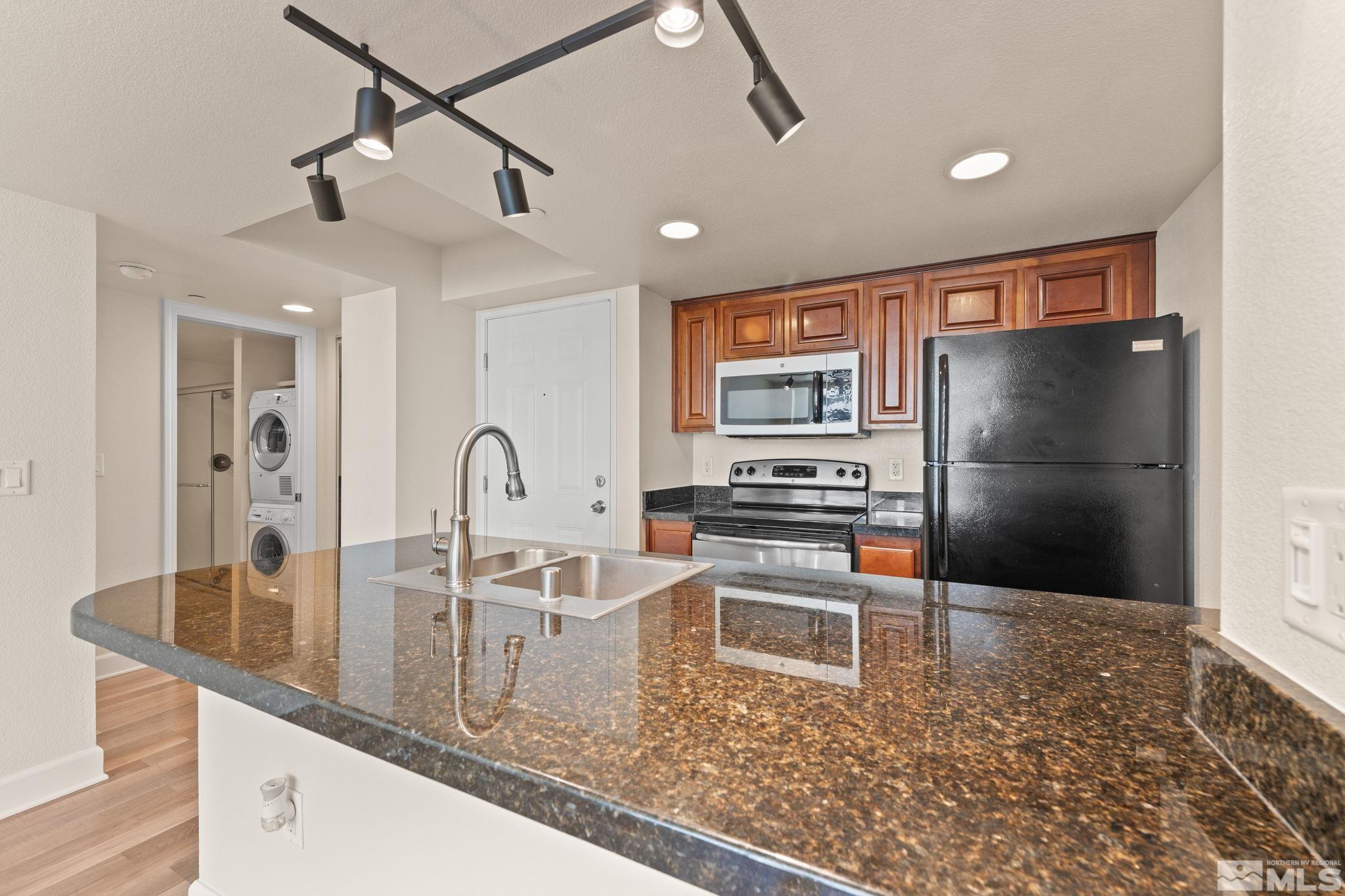 450 N Arlington Avenue, 902