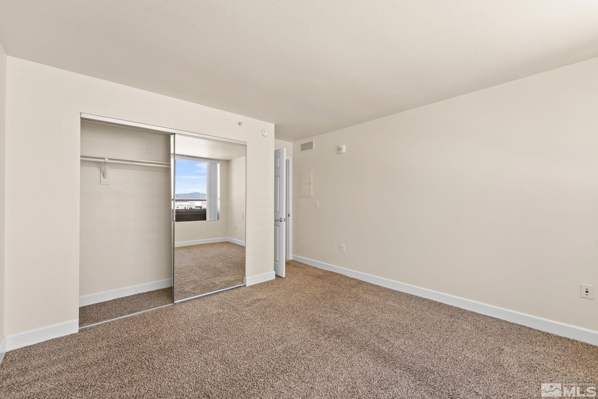 450 N Arlington Avenue, 902