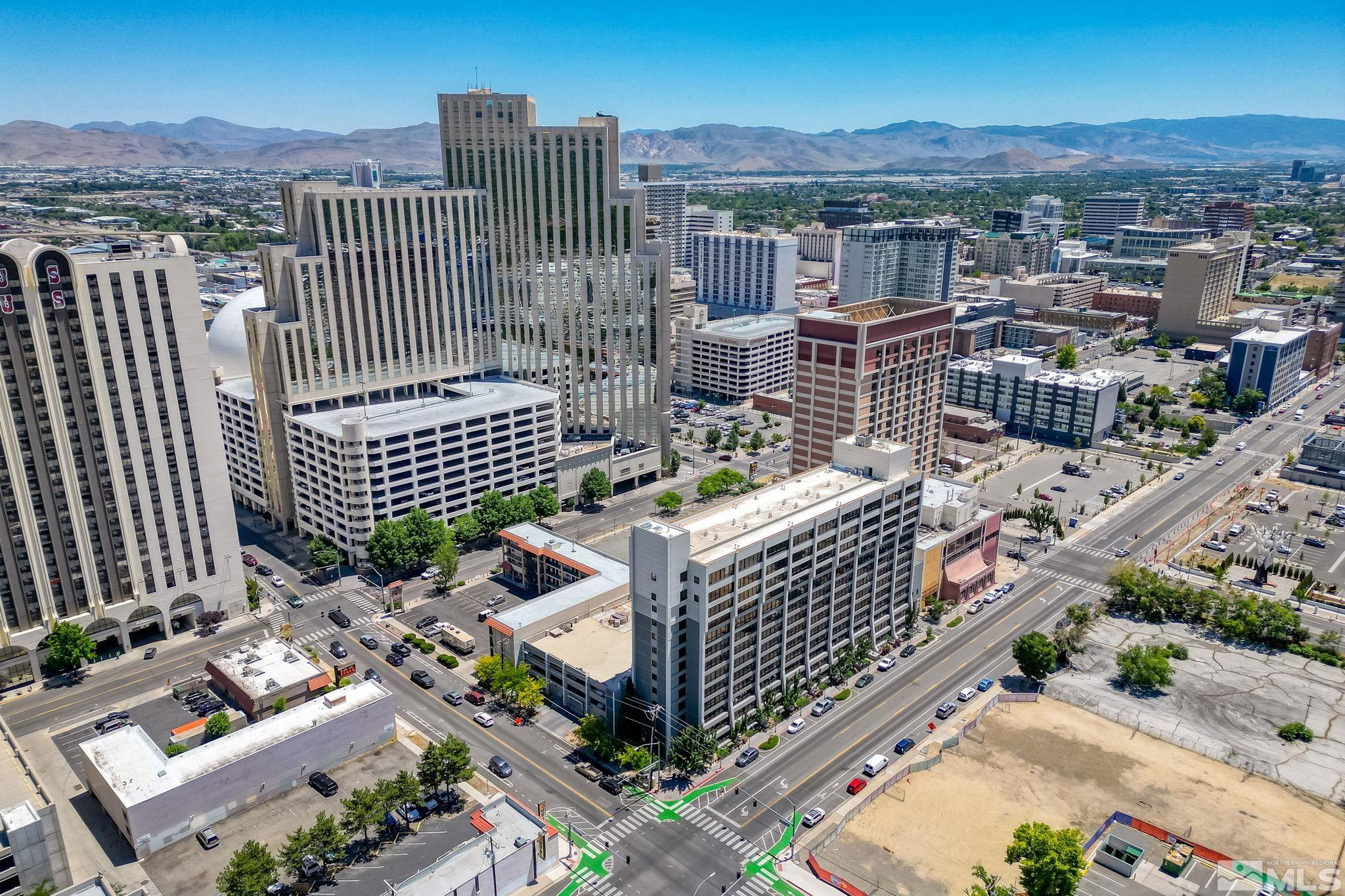 450 N Arlington Avenue, 902