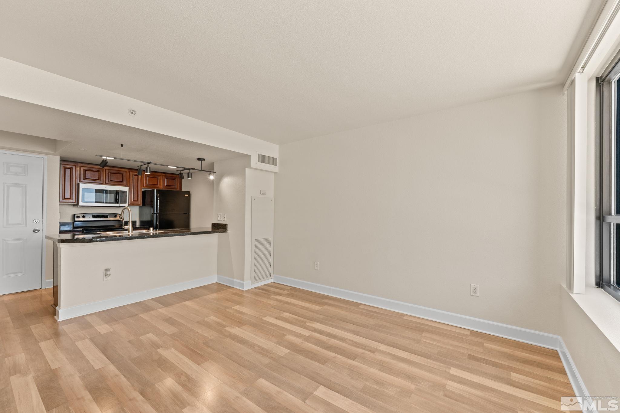 450 N Arlington Avenue, 902