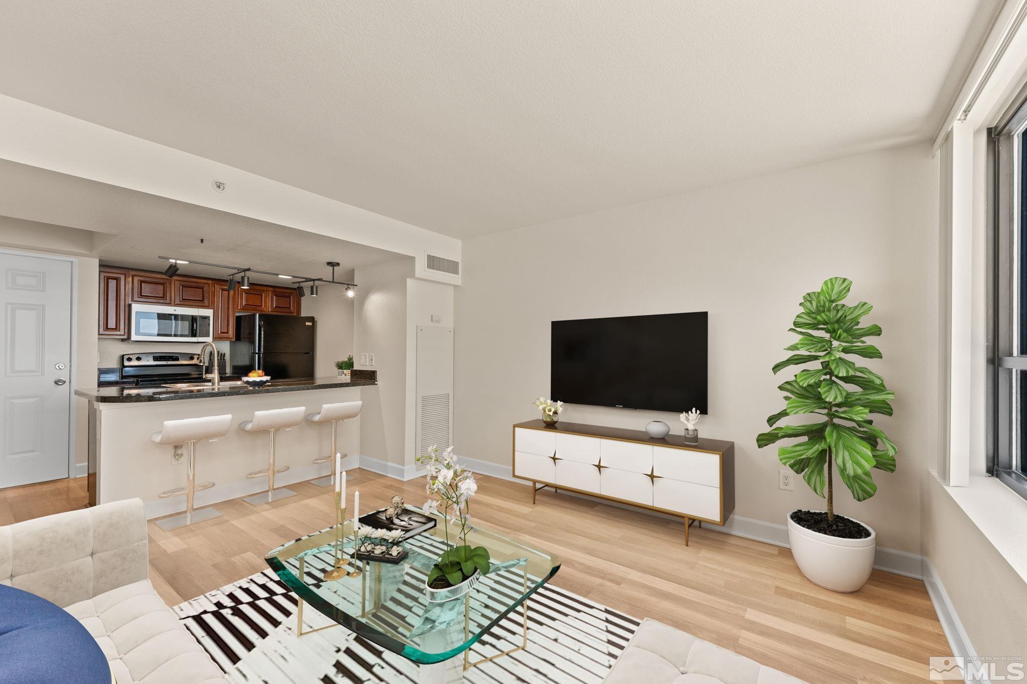 450 N Arlington Avenue, 902