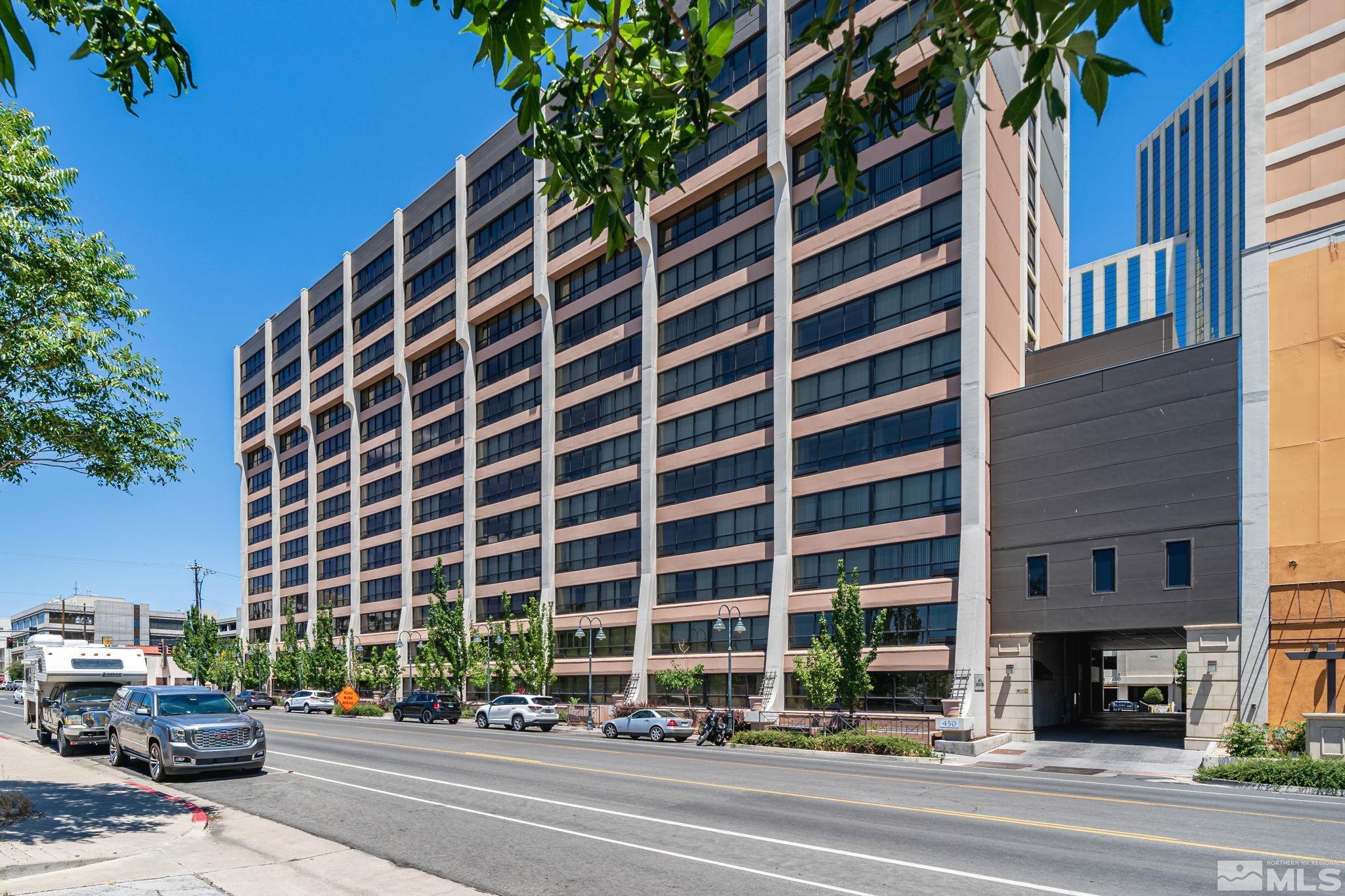 450 N Arlington Avenue, 902