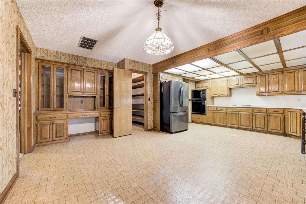 2350 Forest Oaks Drive