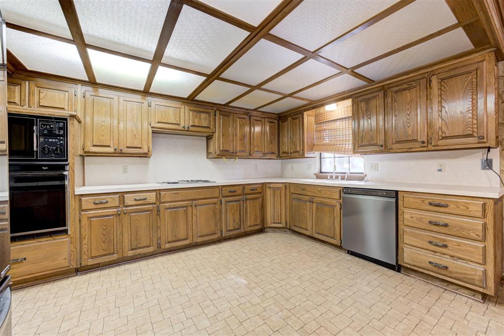 2350 Forest Oaks Drive