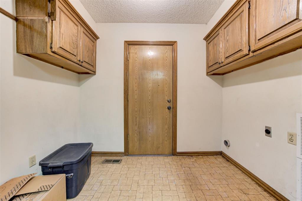 2350 Forest Oaks Drive