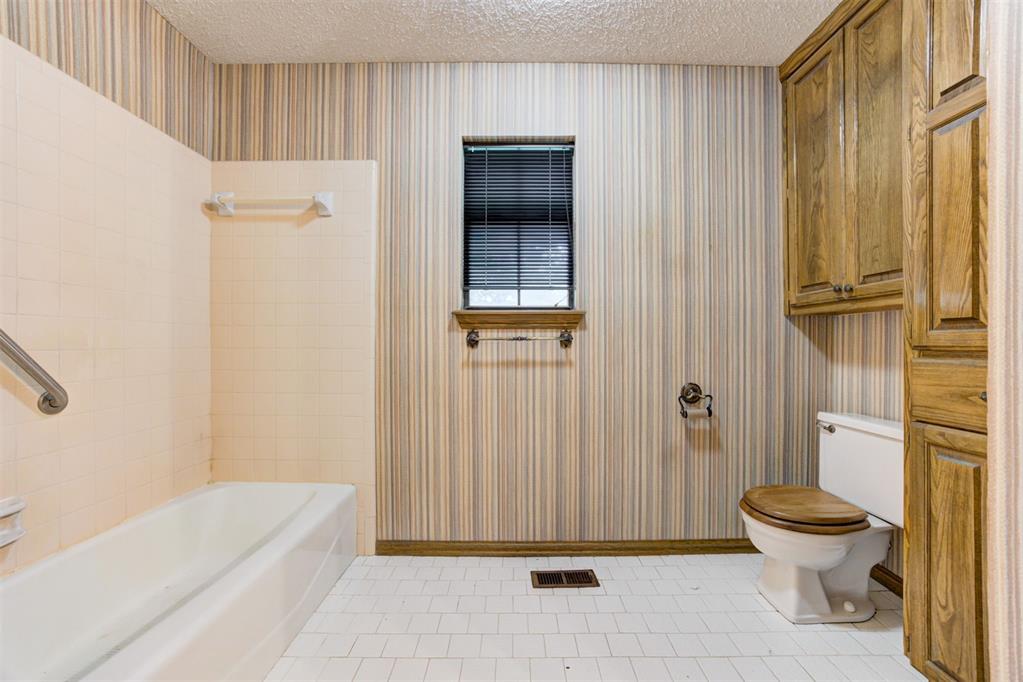 2350 Forest Oaks Drive